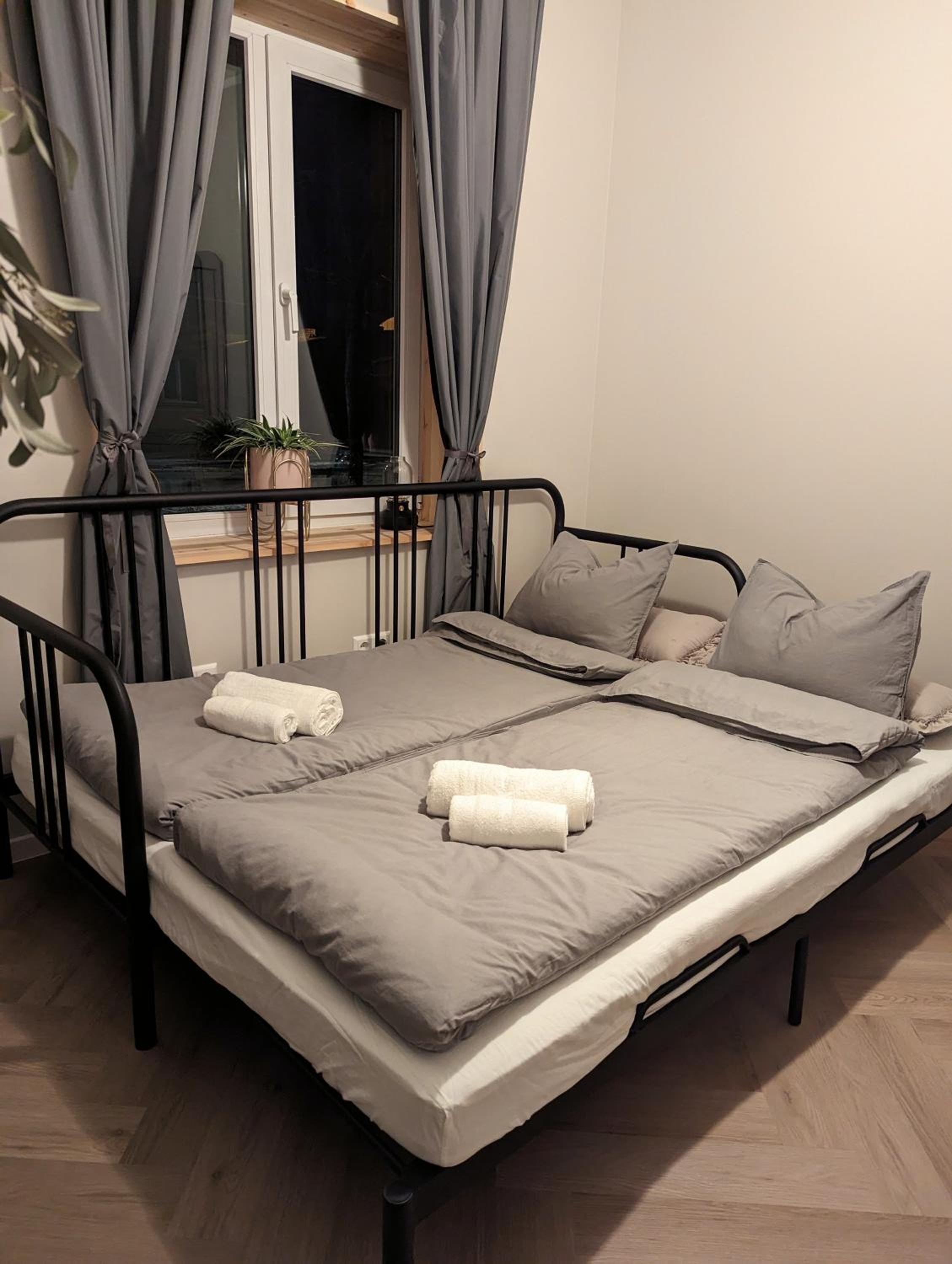 Mere Apartment - Private Yard, Sauna and Pet Friendly