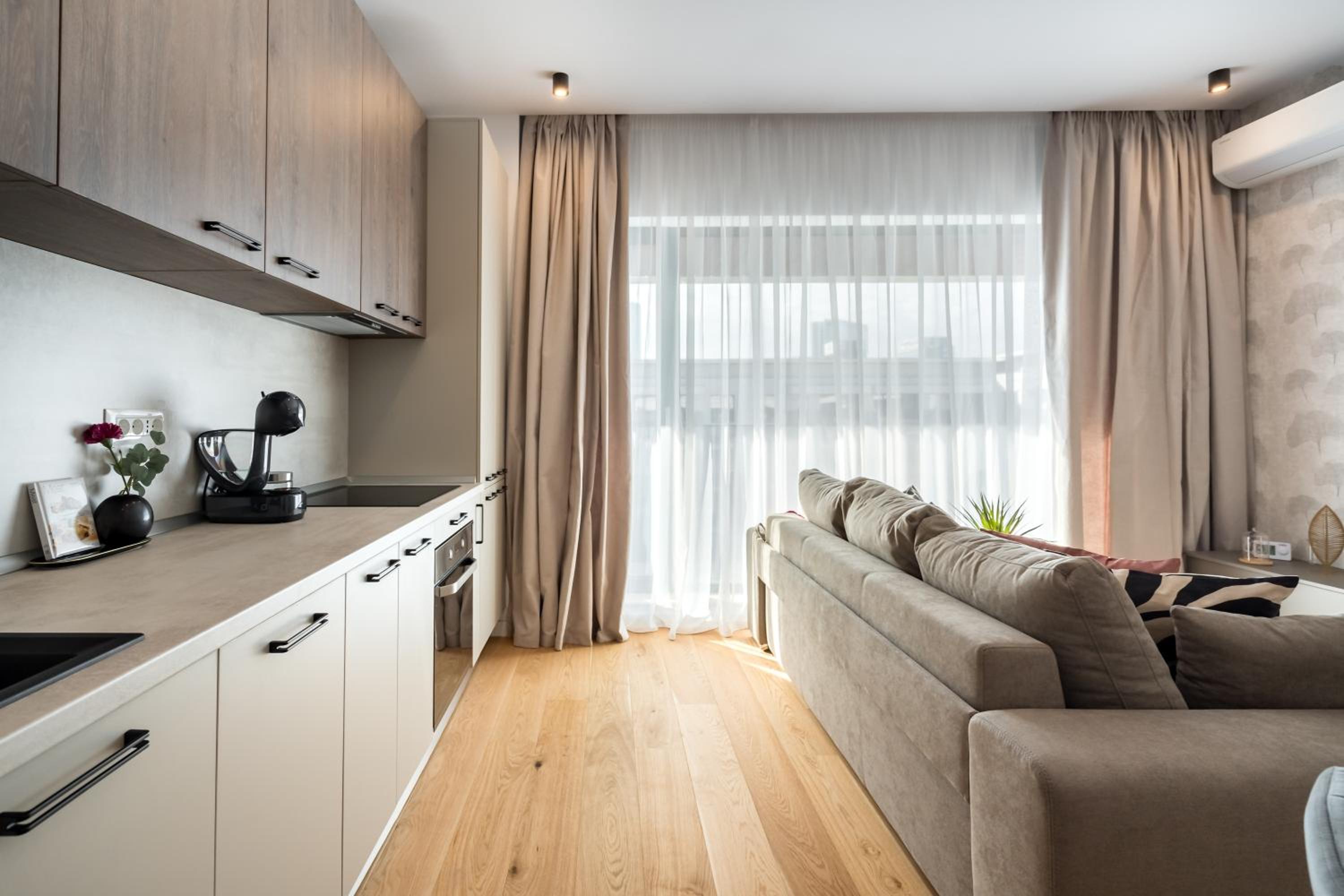 Cozy Business Area 1BR near Aviatiei view 3