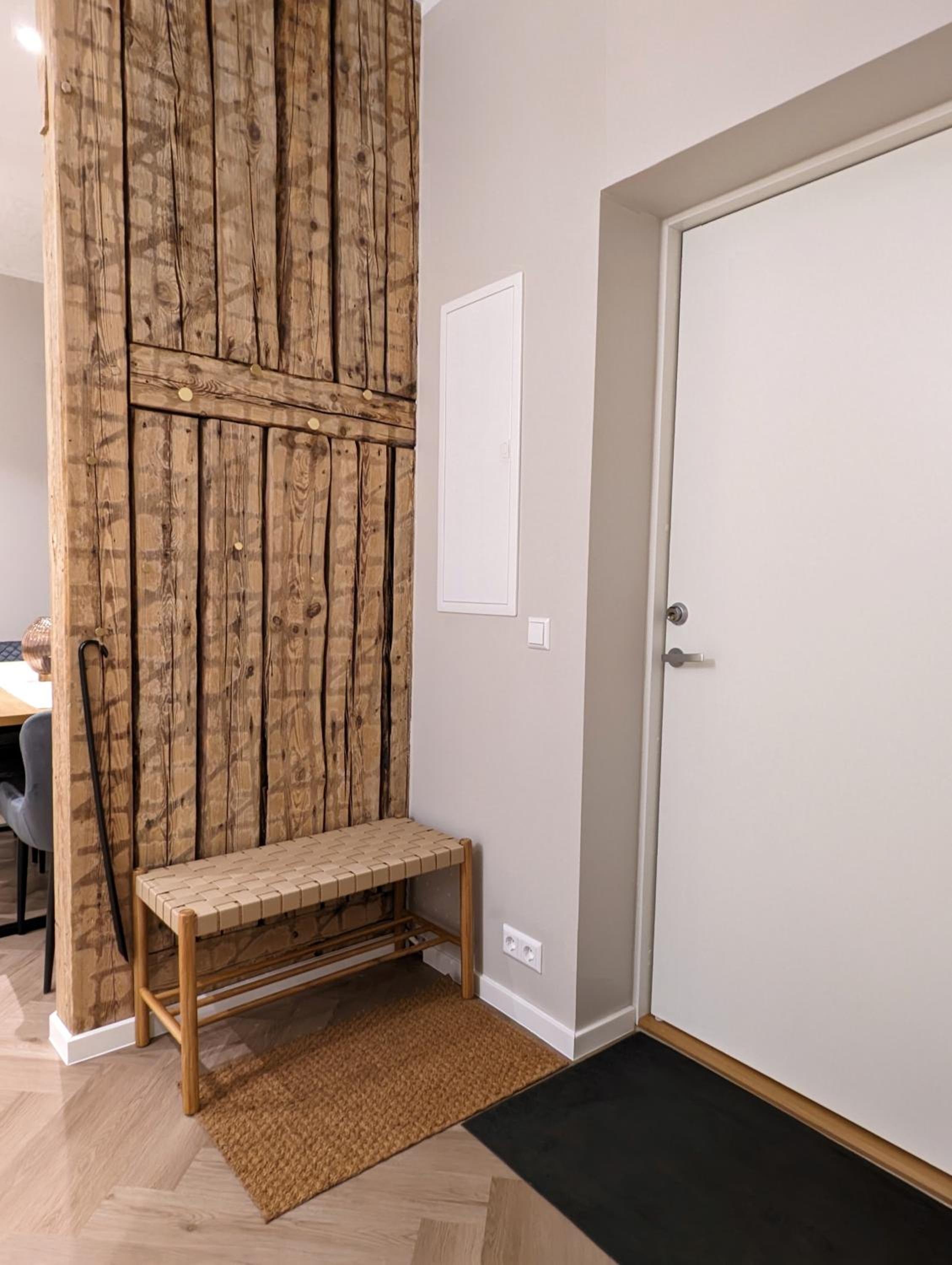 Mere Apartment - Private Yard, Sauna and Pet Friendly