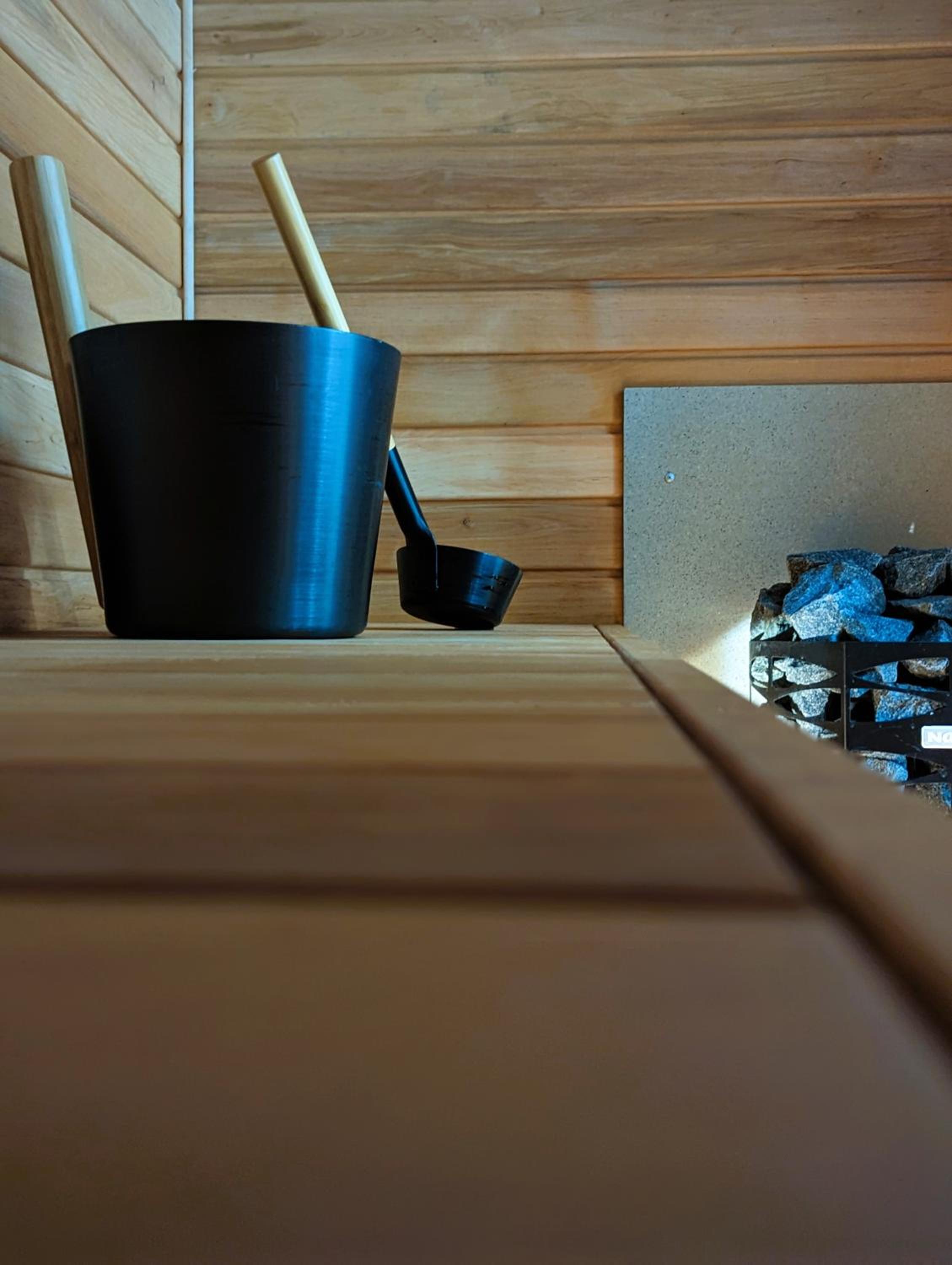 Mere Apartment - Private Yard, Sauna and Pet Friendly