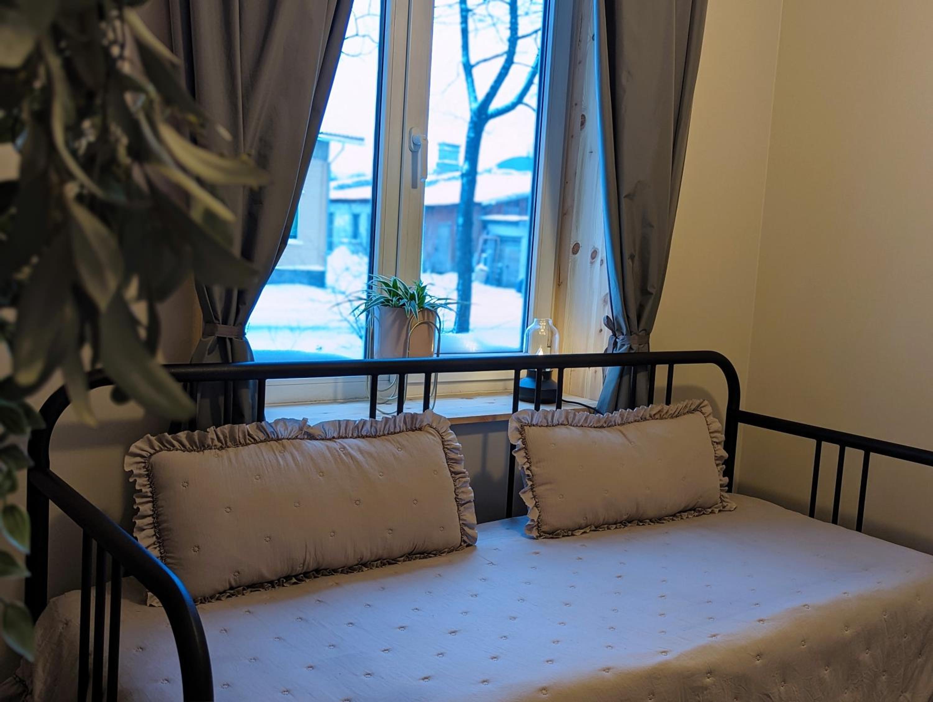 Mere Apartment - Private Yard, Sauna and Pet Friendly