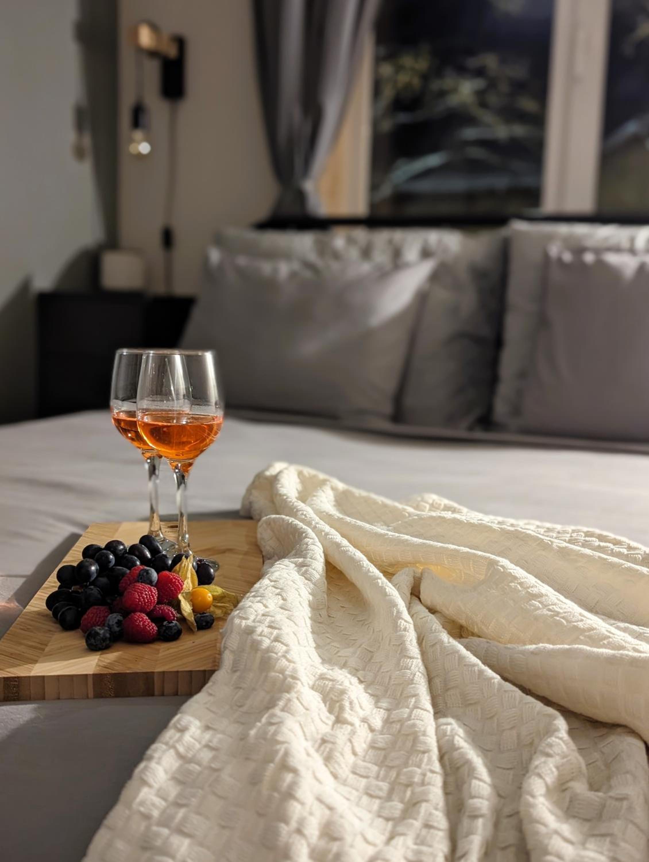Mere Apartment - Private Yard, Sauna and Pet Friendly