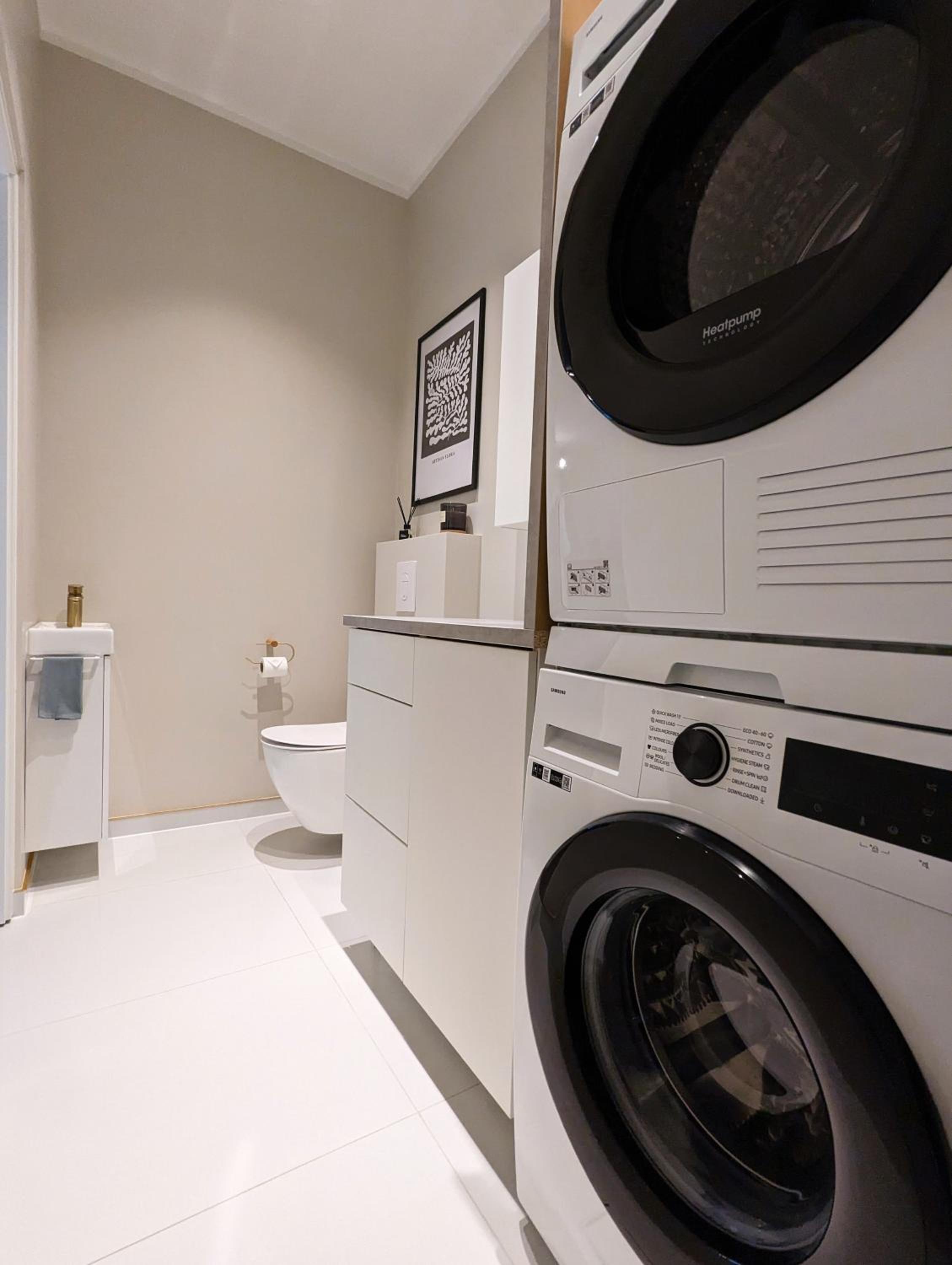 Mere Apartment - Private Yard, Sauna and Pet Friendly