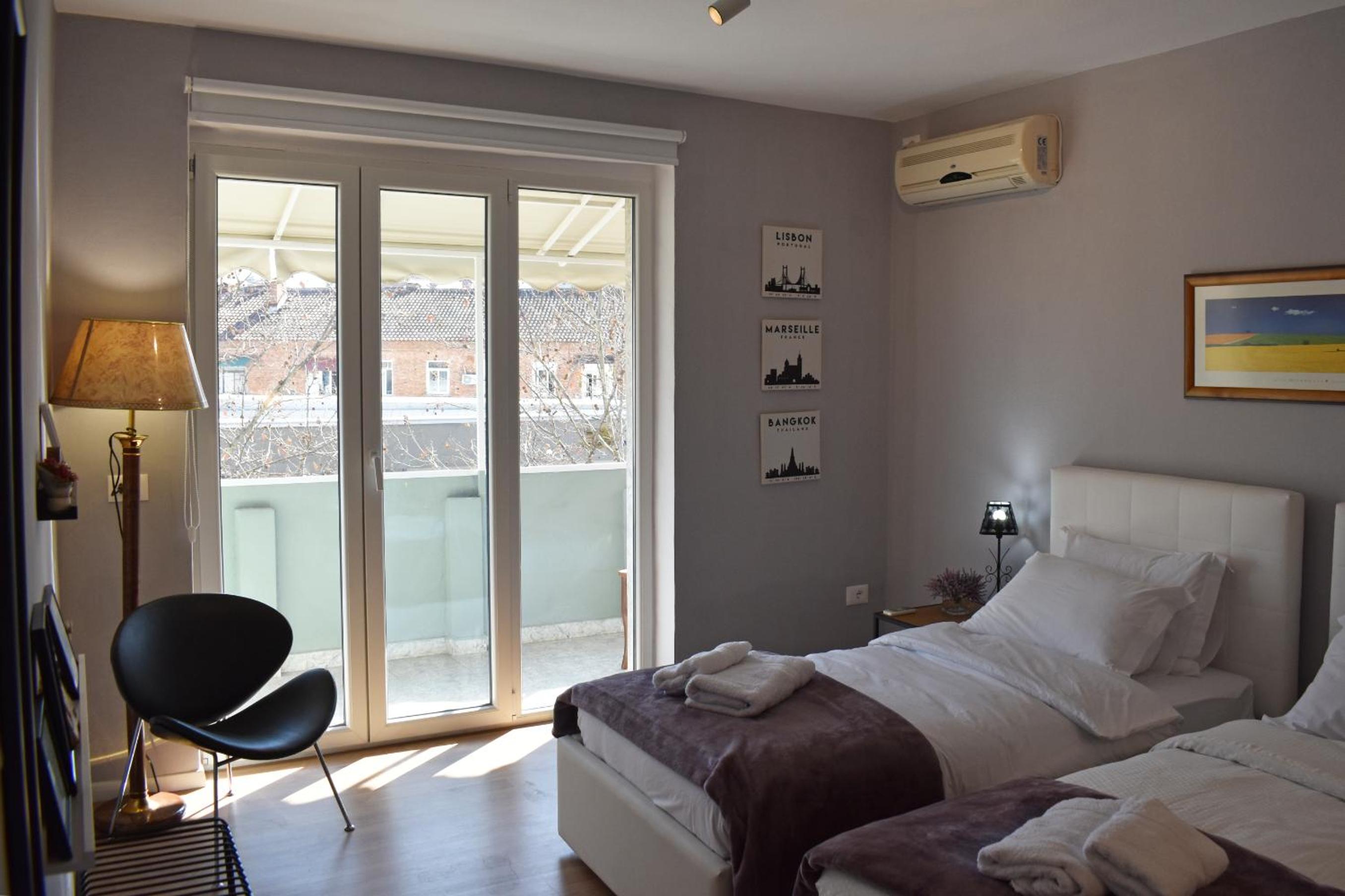 Fit Five Apartment