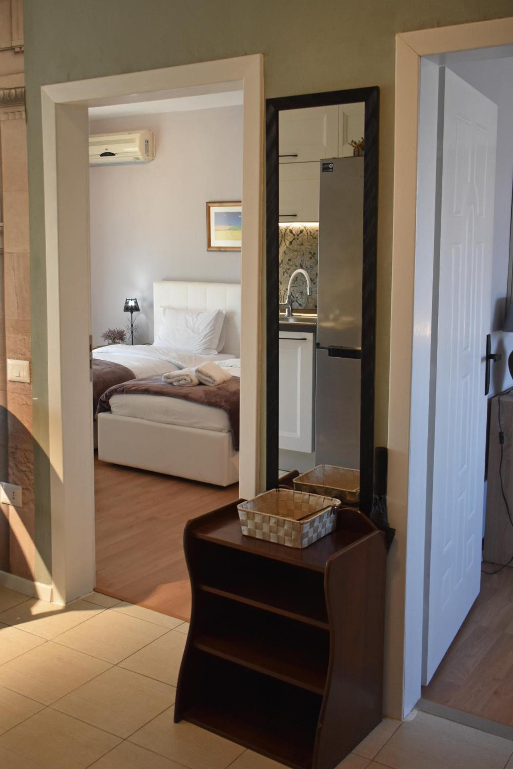 Fit Five Apartment