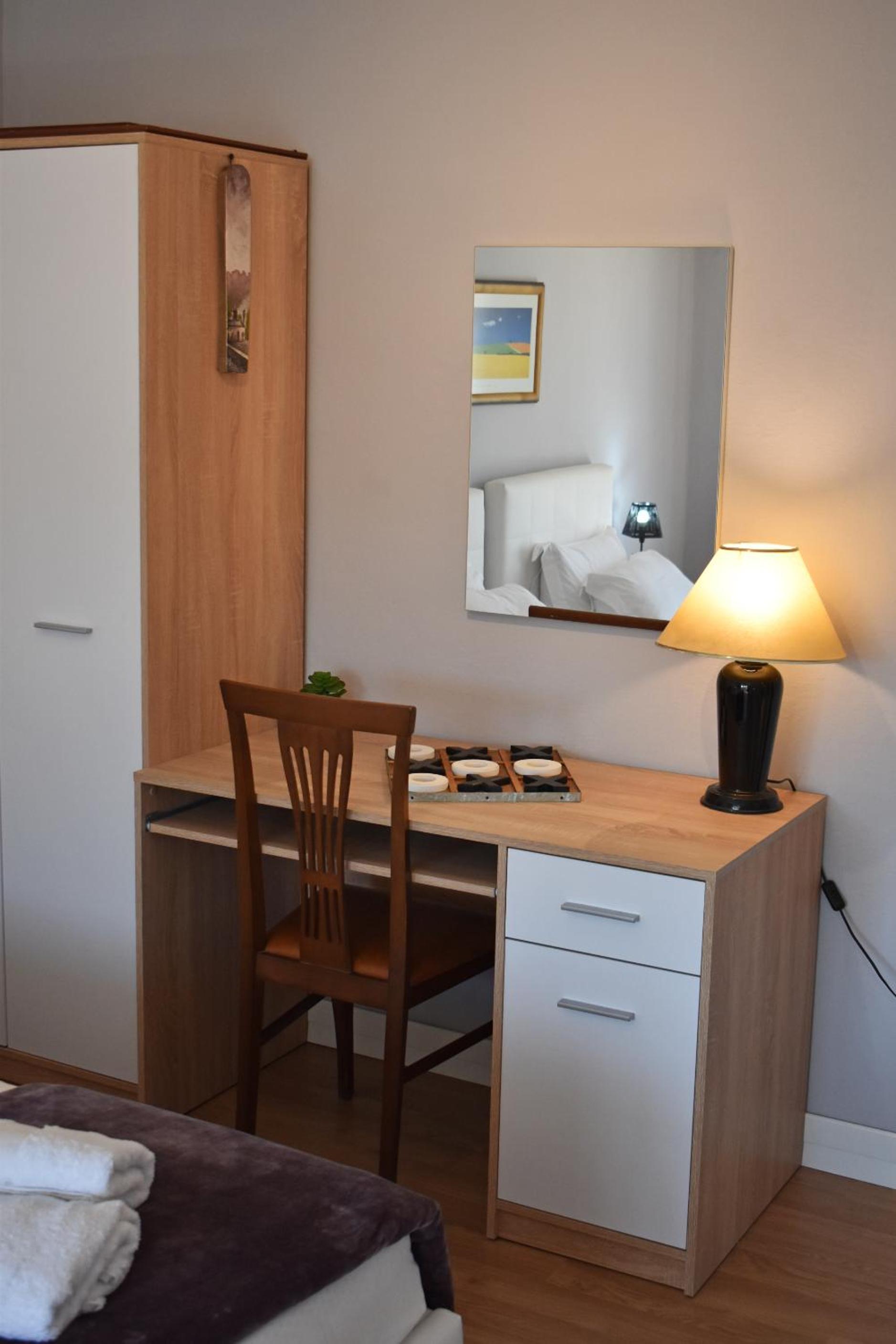 Fit Five Apartment