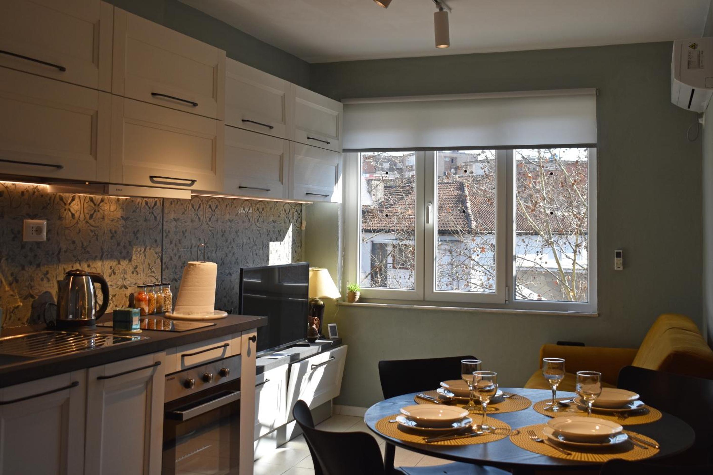 Fit Five Apartment