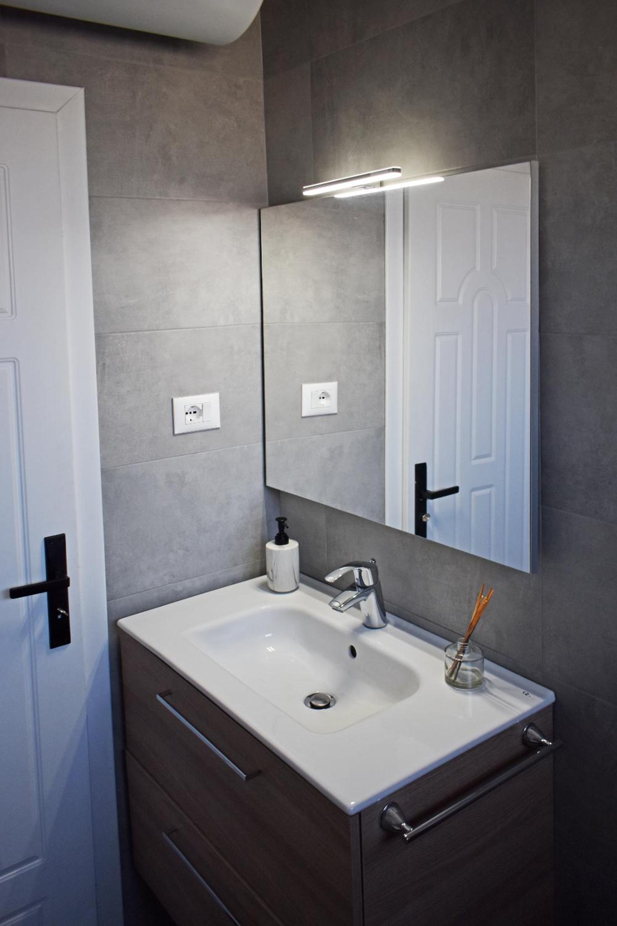 Fit Five Apartment