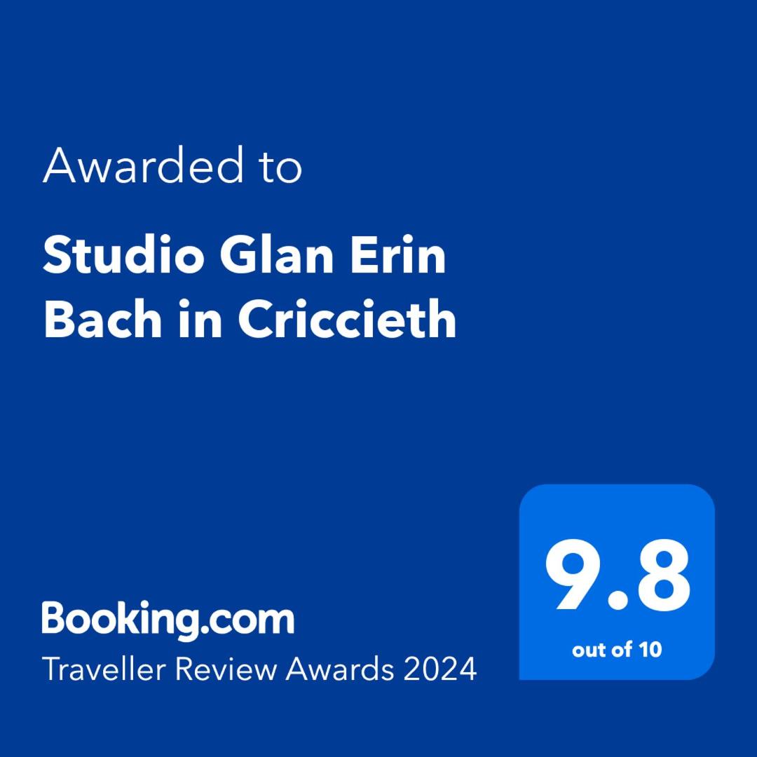 Criccieth 1 Bed Apartment Private patio Off Road Parking view 2