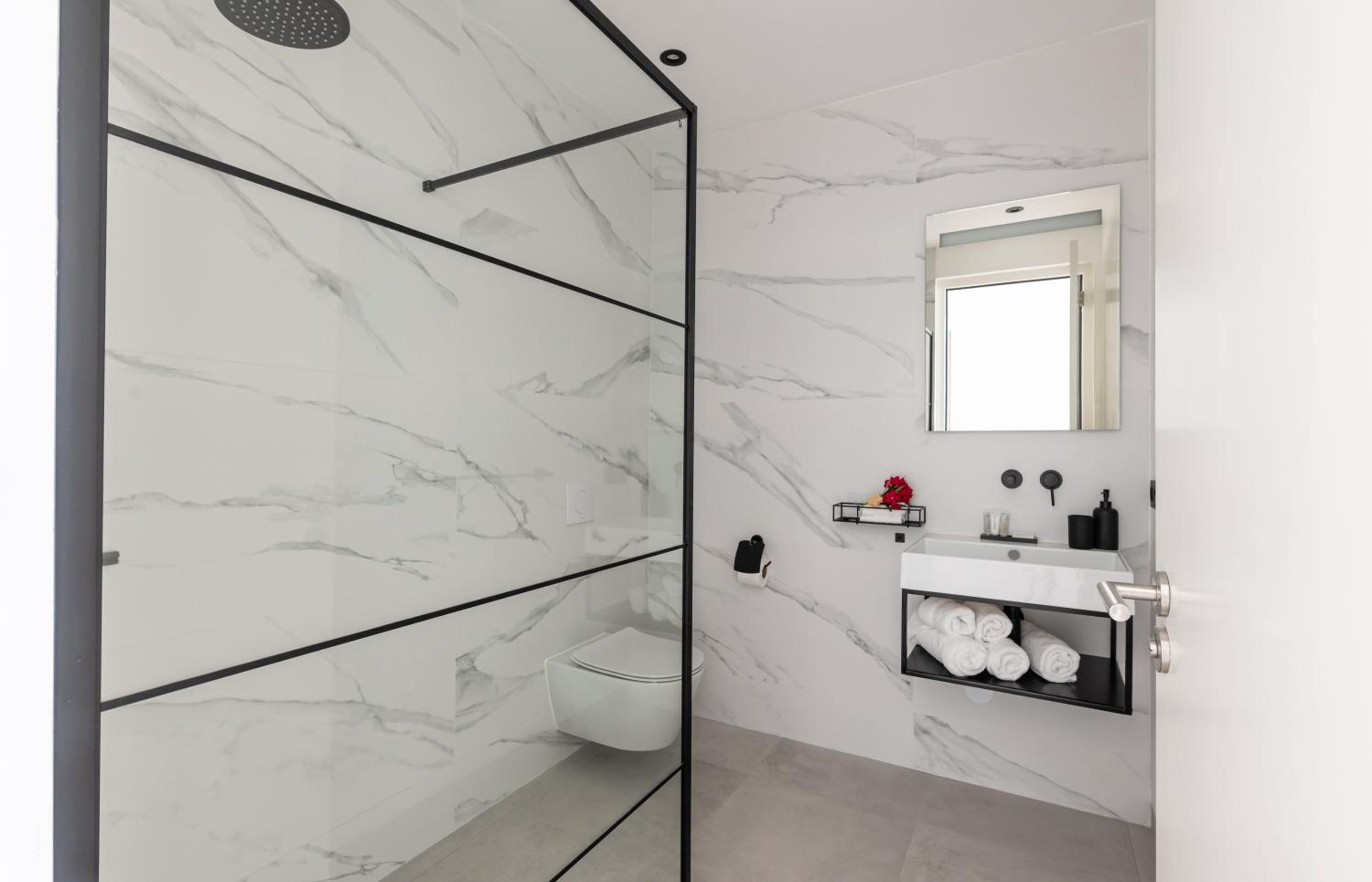 Ocean 11 Luxurious apartment Jan Thiel Curacao