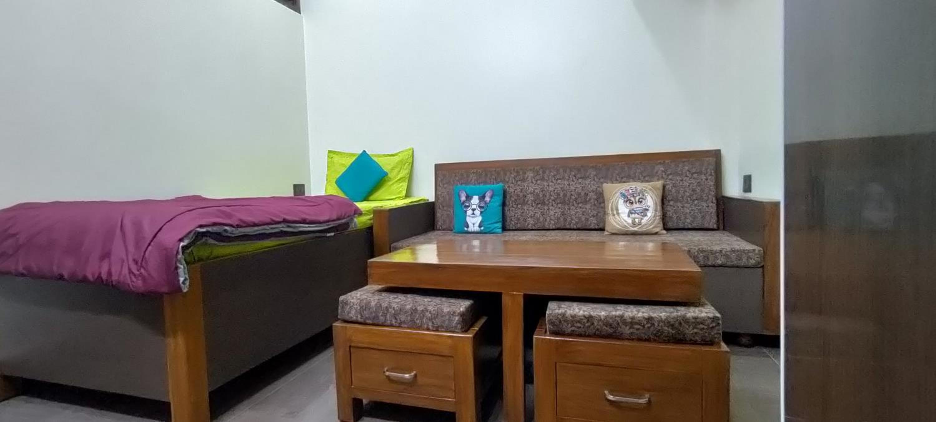 Sumptuous 1BHk Couple friendly view 4