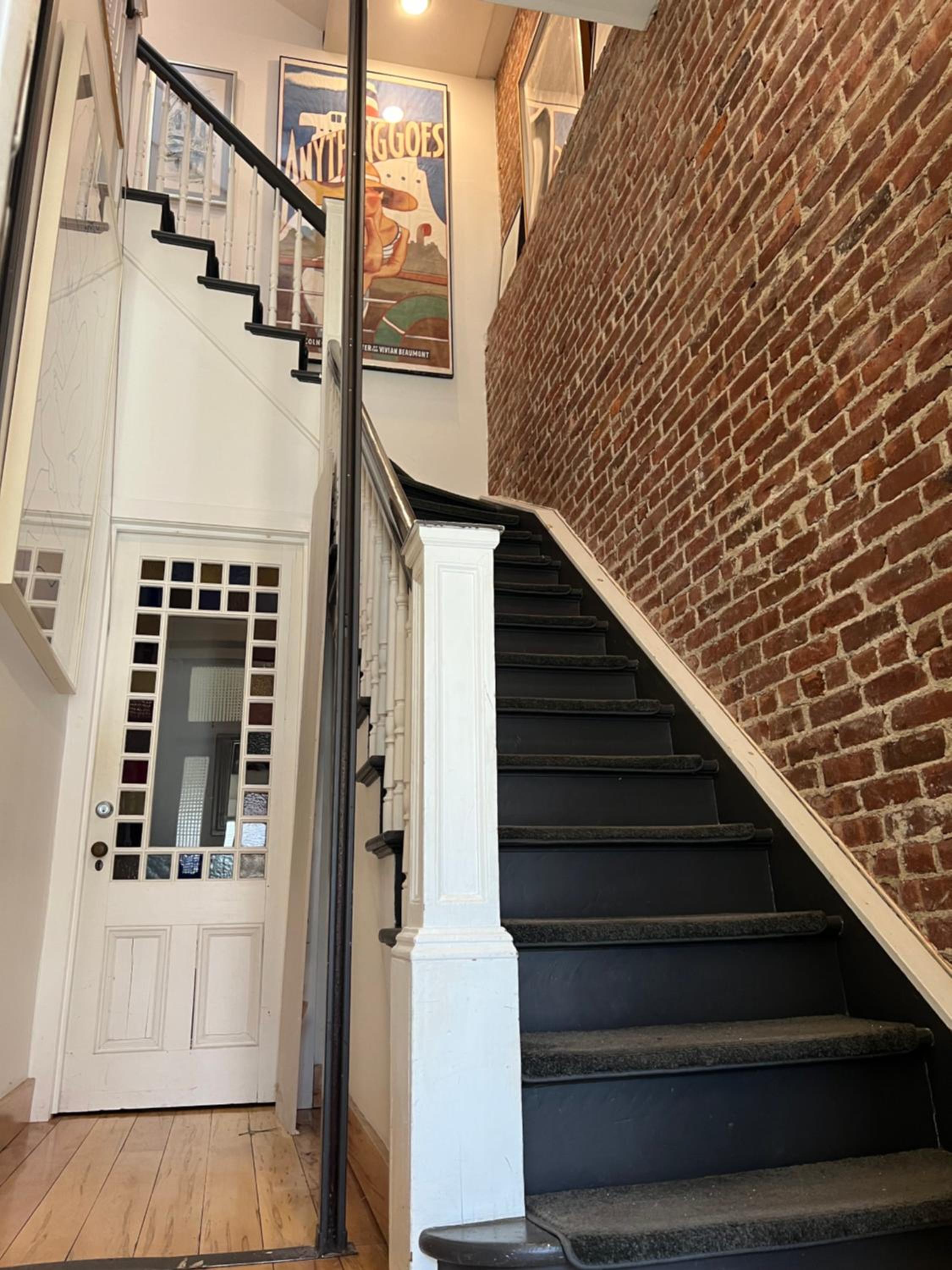 Modern loft style 2bed 2bath minutes to Times Square view 3