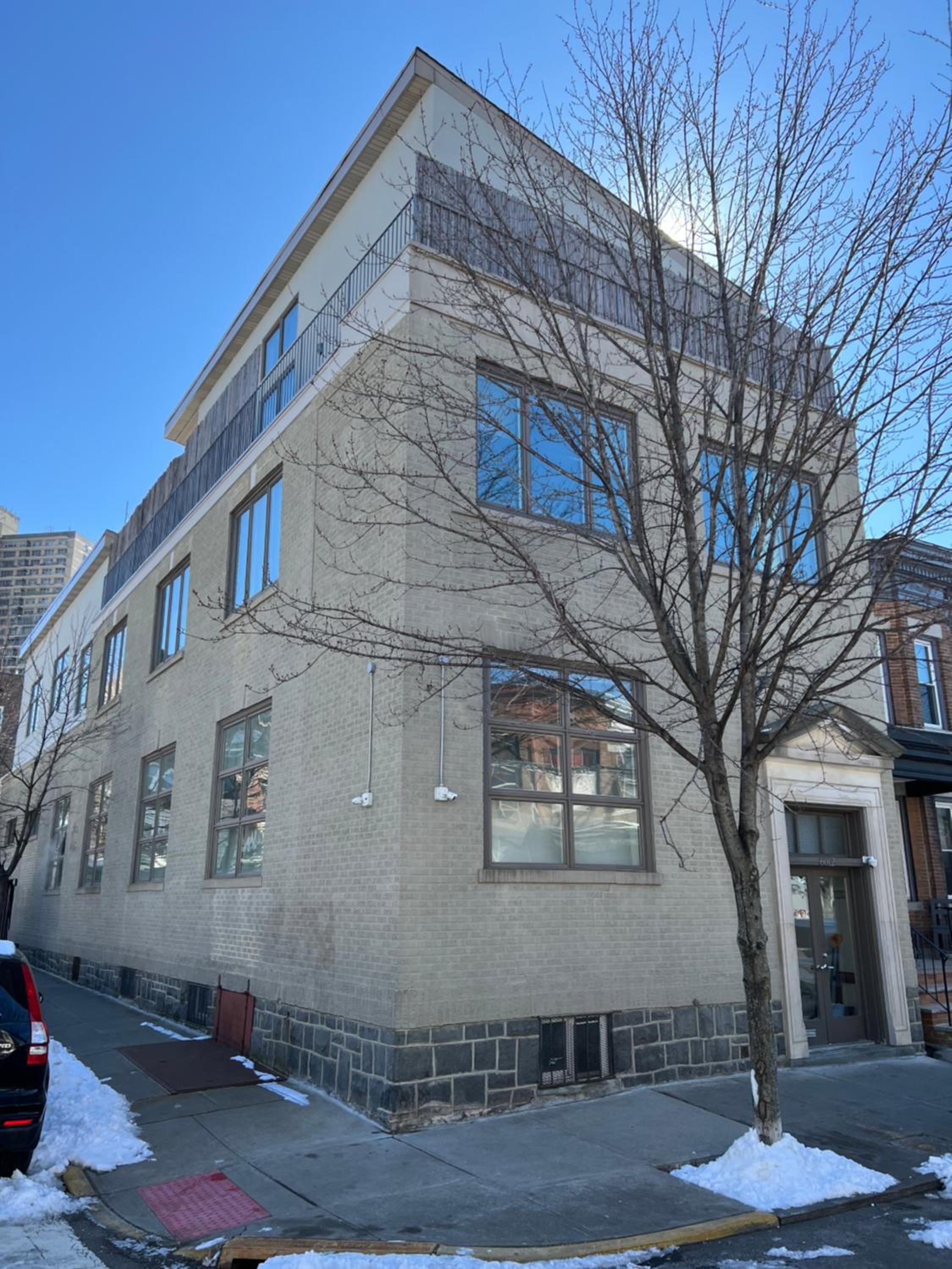 Modern loft style 2bed 2bath minutes to Times Square view 4