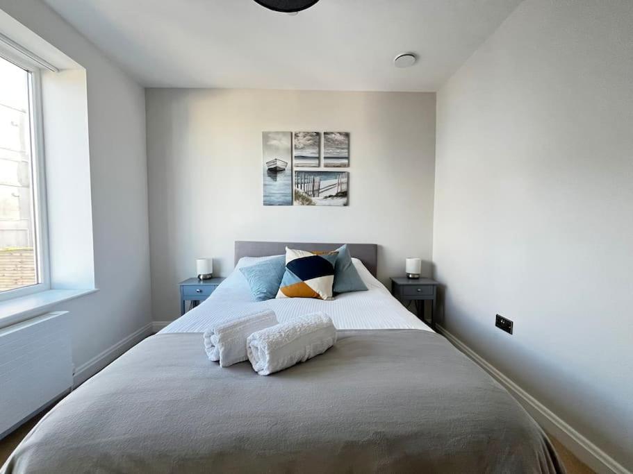 Luxury 5 bed house overlooking Towan Beach Newquay view 3