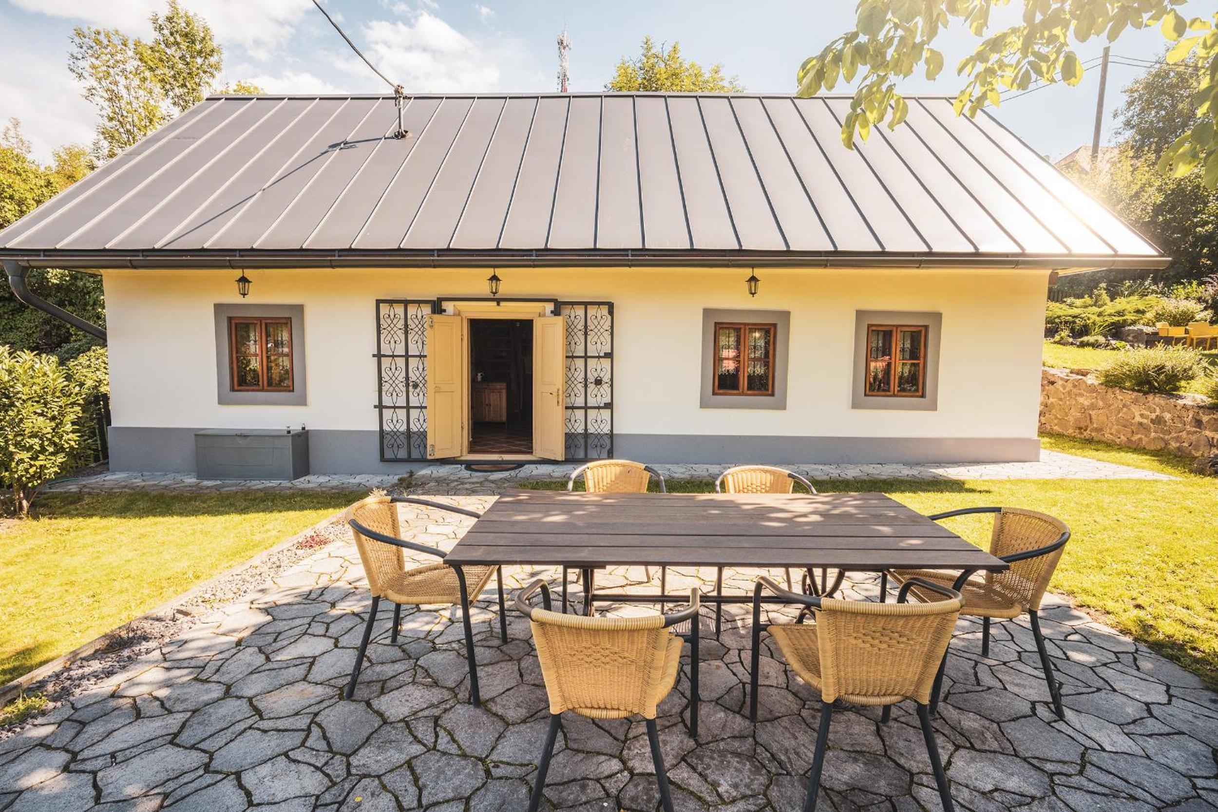 .. chalupa na slnečnom kopci .. view 2