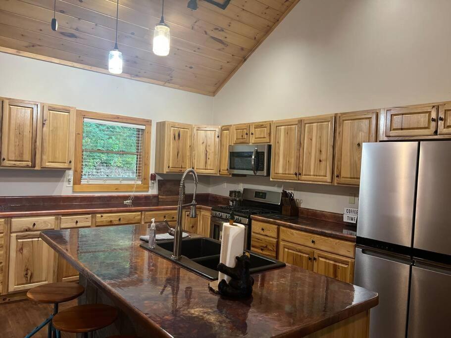 Nantahala Nook, cabin w/hot tub,game room, & wifi view 4
