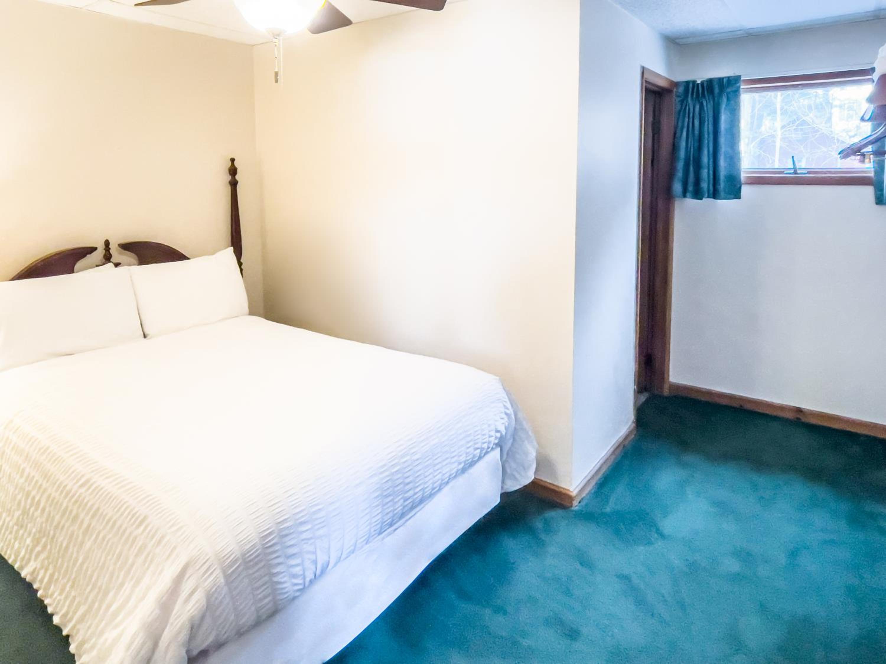 Sara Placid Inn & Suites