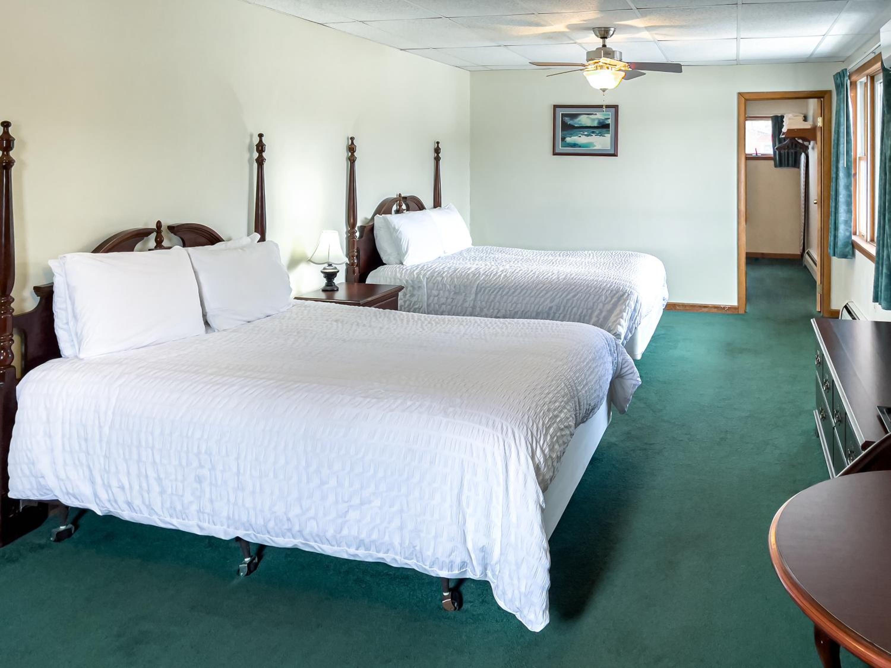 Sara Placid Inn & Suites