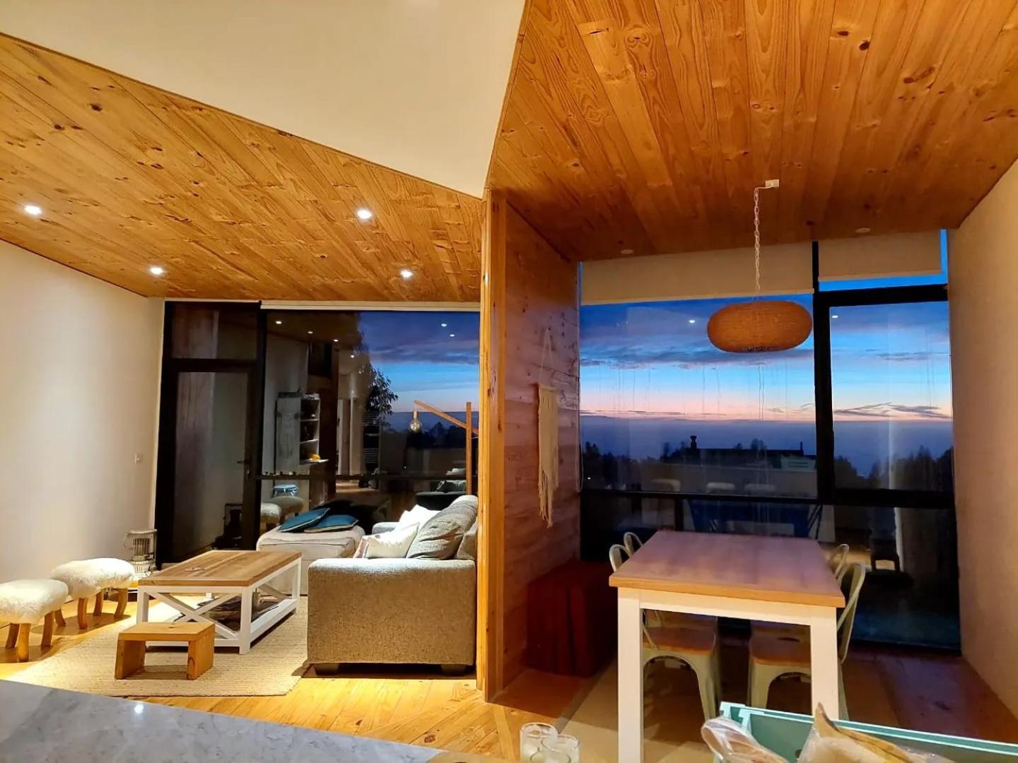 Seaside Retreat: Cozy Home with Ocean View
