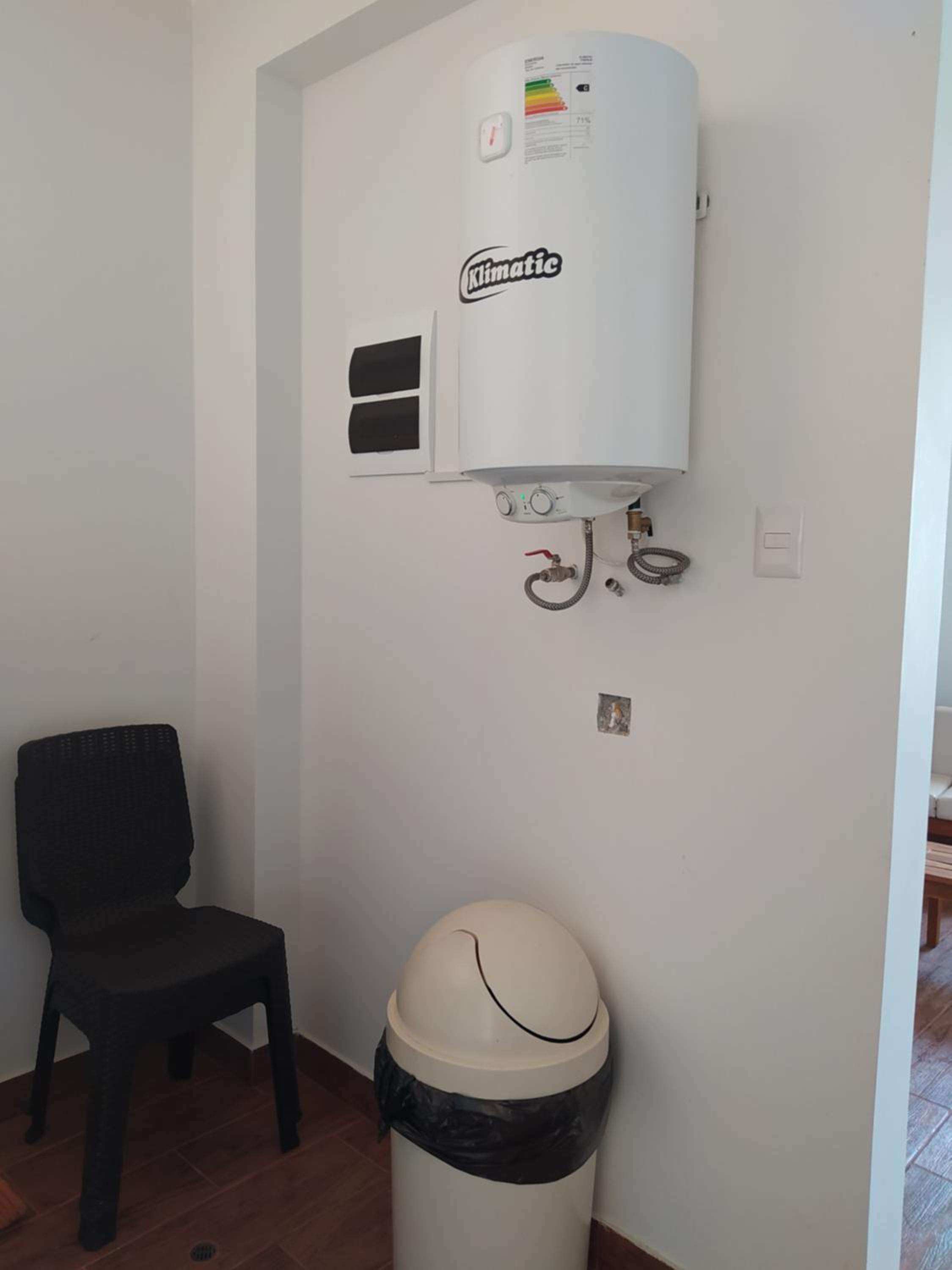 El Departamento de Ethan en Asia