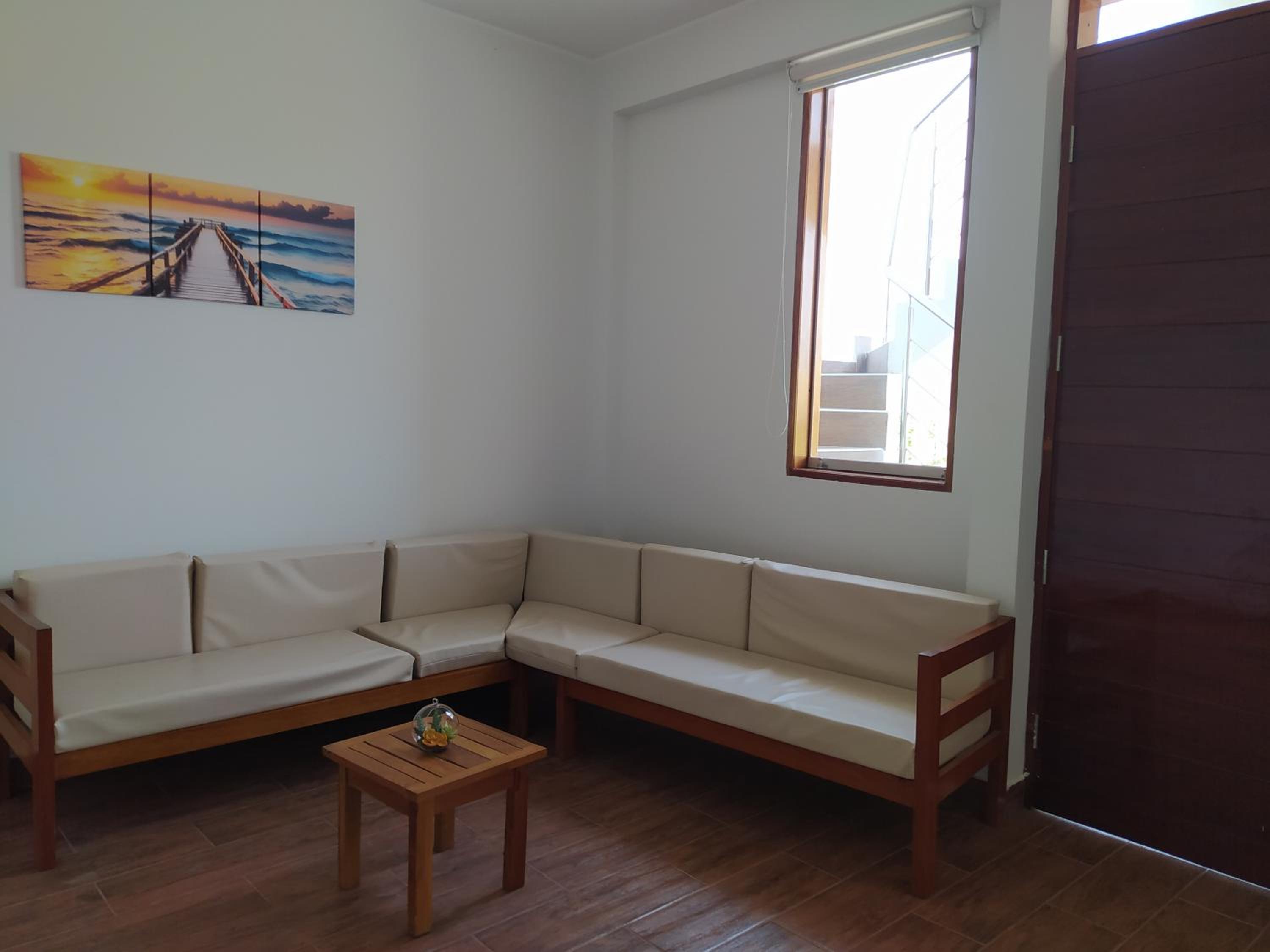 El Departamento de Ethan en Asia