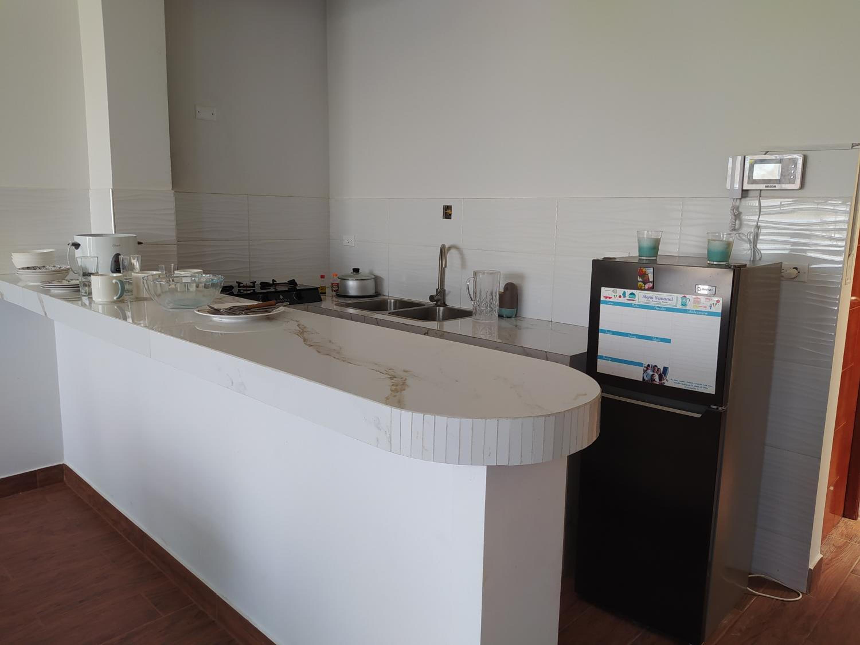 El Departamento de Ethan en Asia