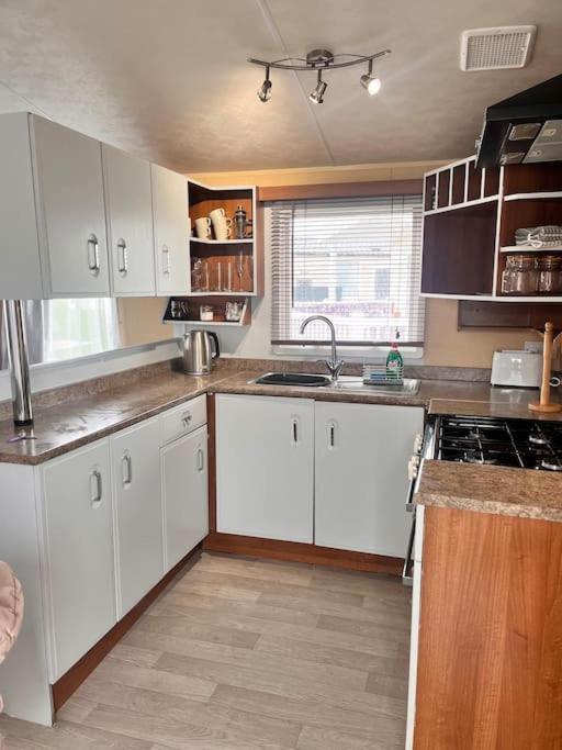 Lakeside View - 3 Bedroom caravan view 3