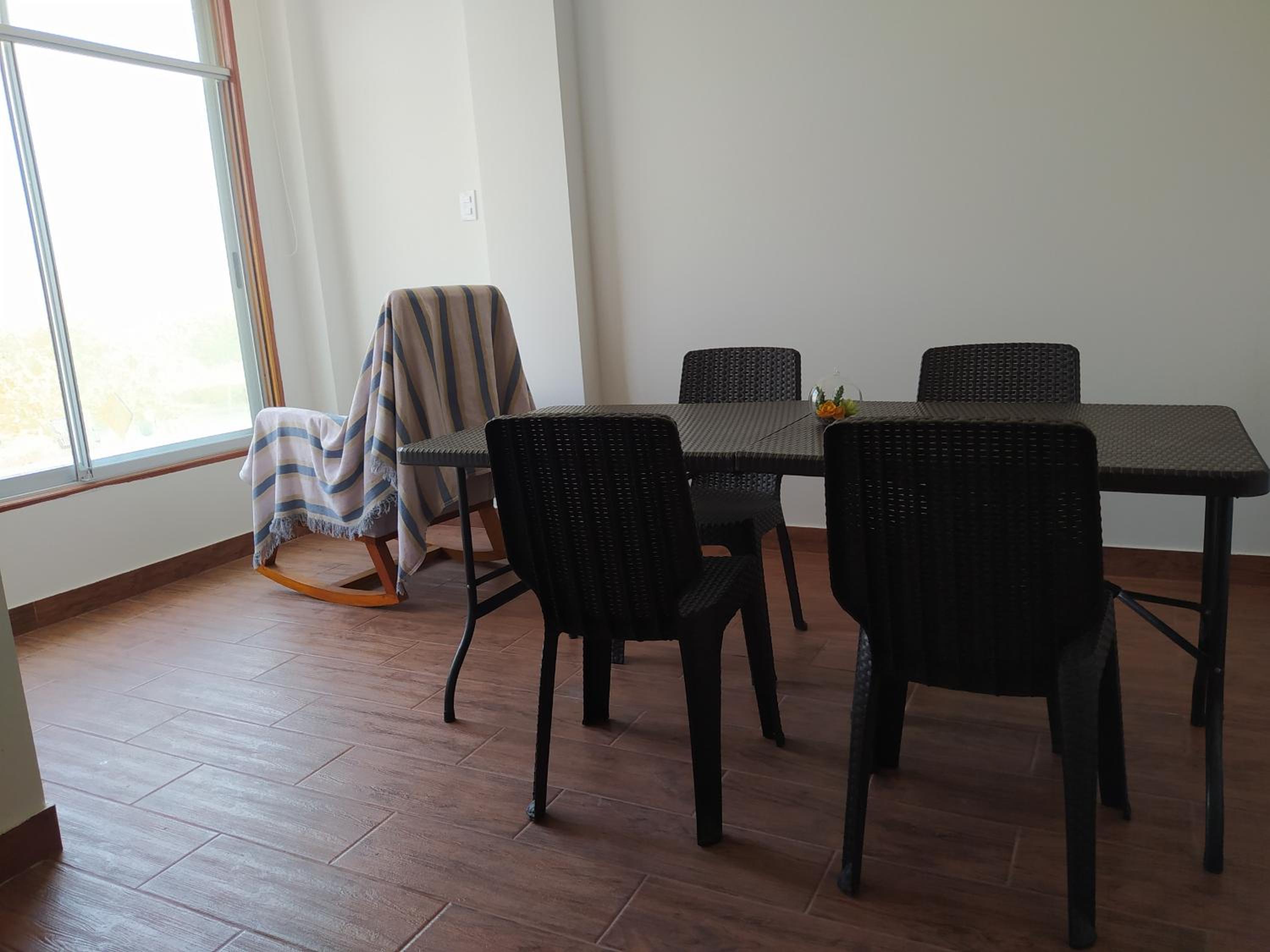 El Departamento de Ethan en Asia