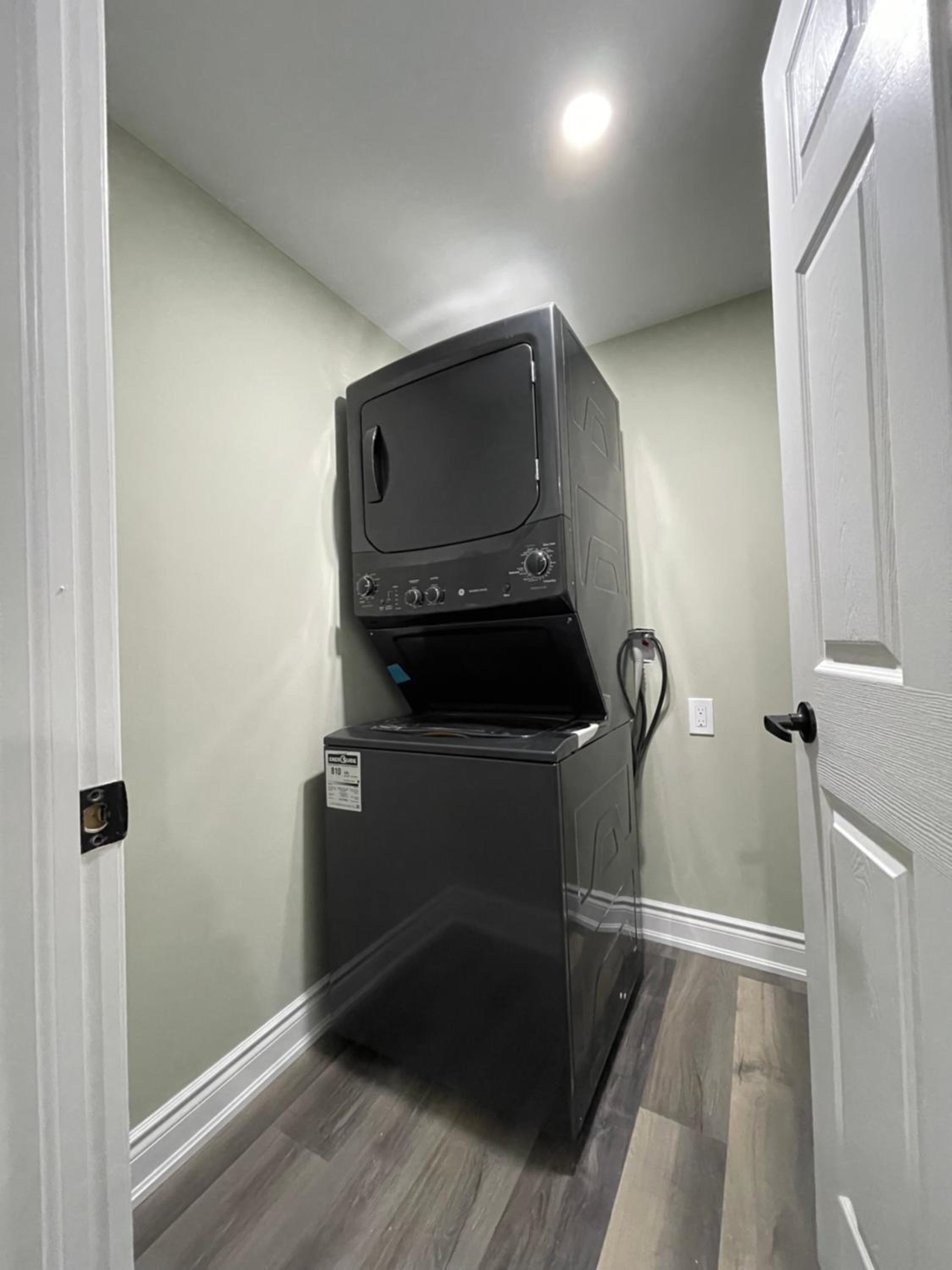 Two Bedroom Basement Ensuite 15 mins from The Niagara Falls