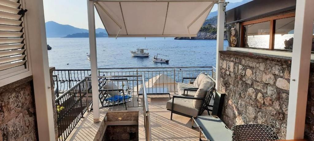Lux Beach House M