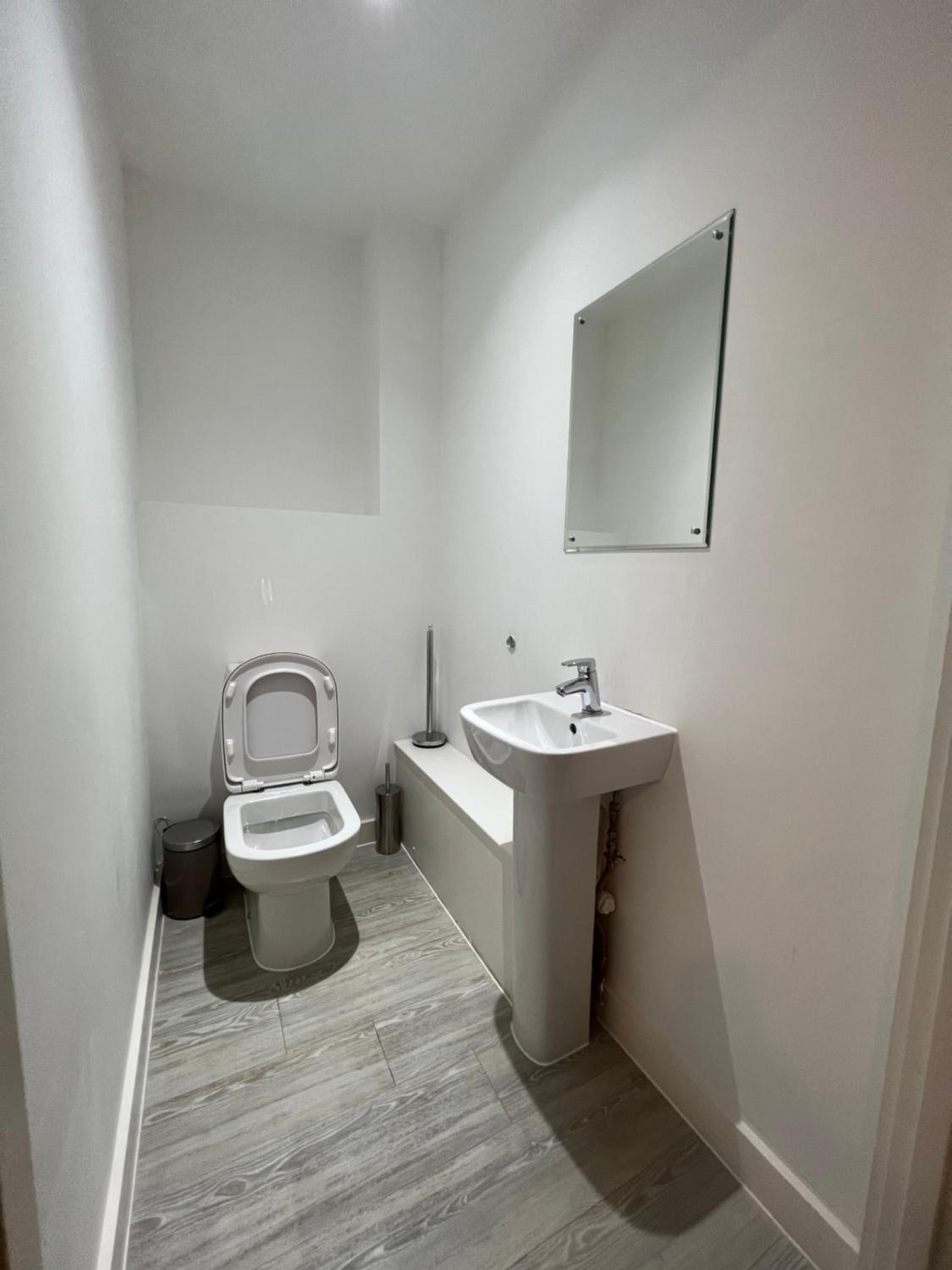 High End 2Bed Duplex Apt With Top Floor Terrace Near City Centre Salford photo 2