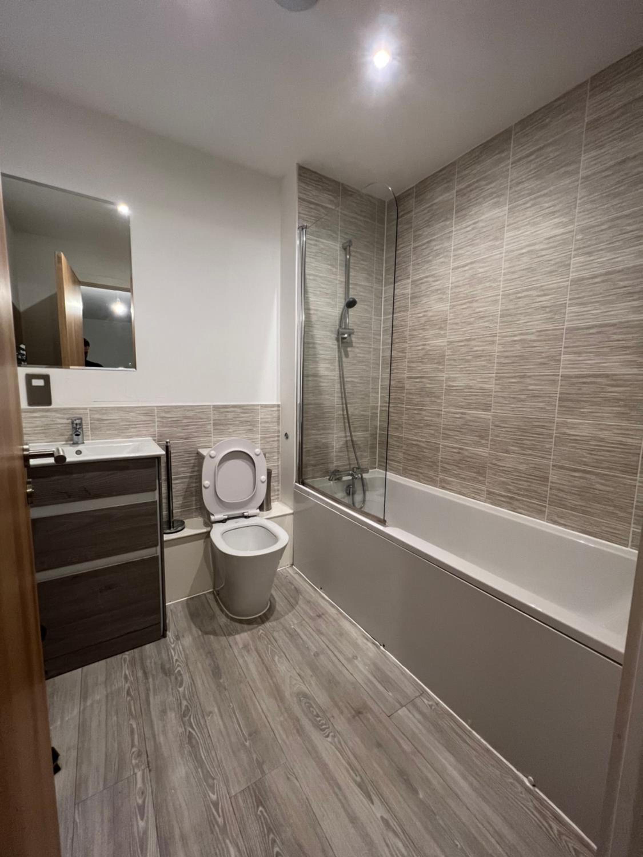High End 2Bed Duplex Apt With Top Floor Terrace Near City Centre Salford photo 5