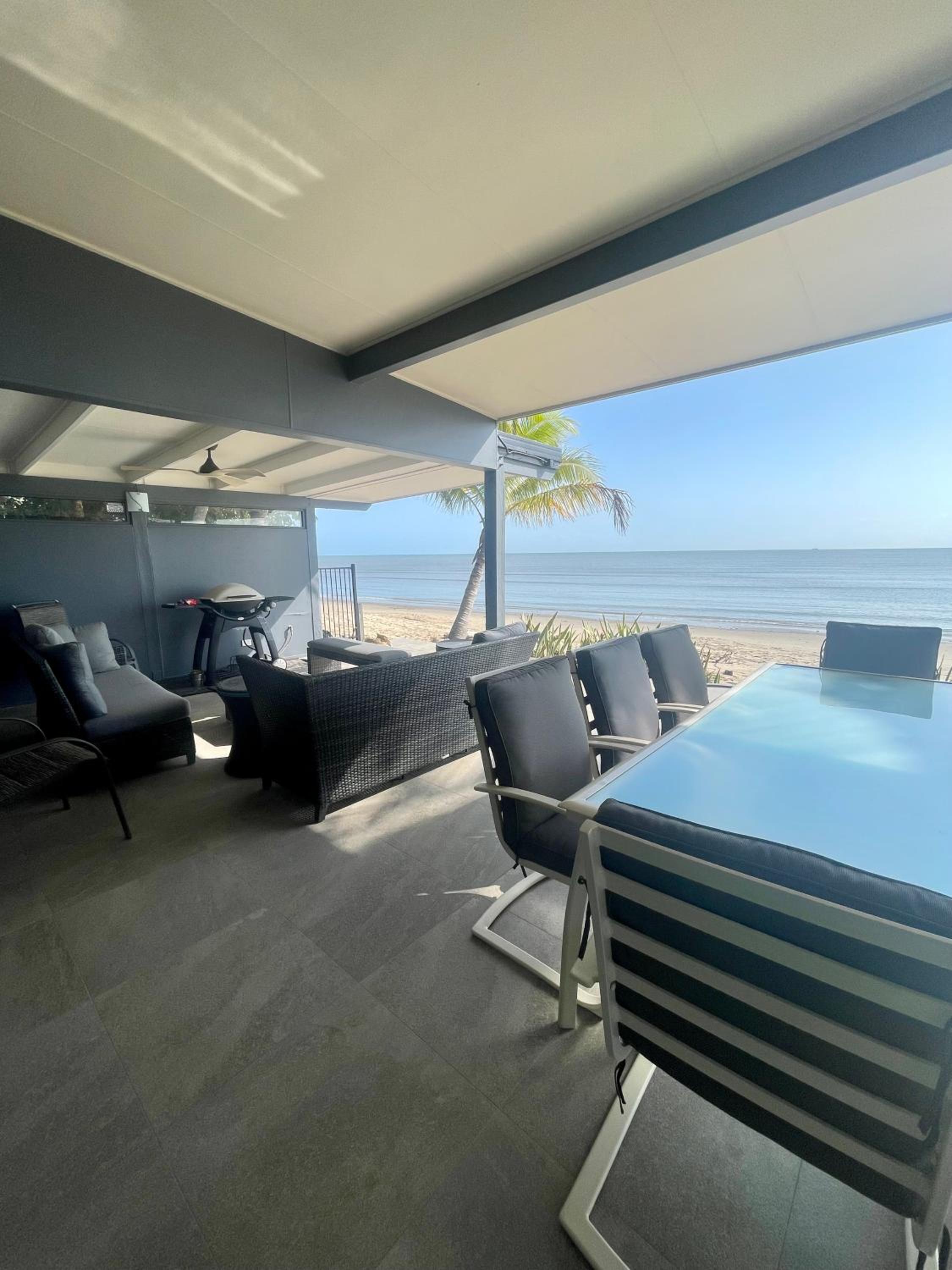 Sandcastle Retreat - Absolute Cairns beachfront