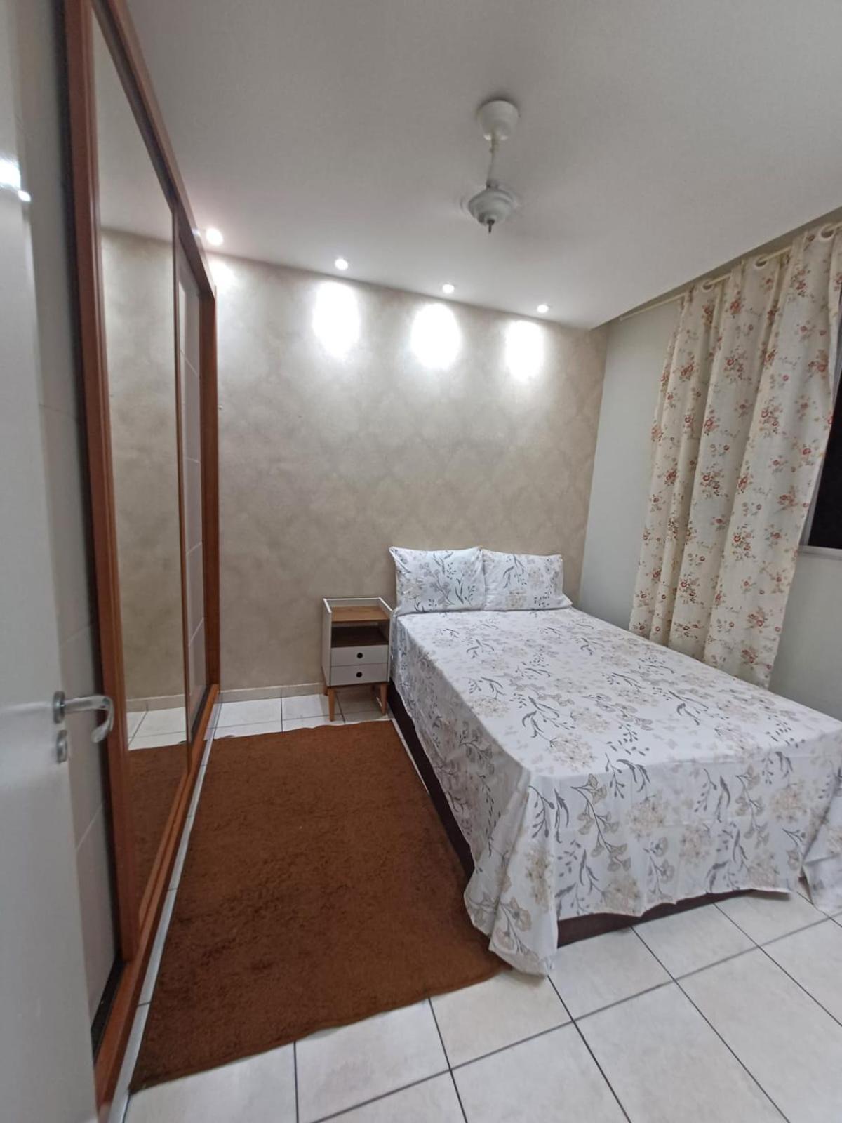 Apartamento com AR Condicionado splint, condomínio com piscina 2 Qts, próximo à praias e ao pavilhão de Carapina com portaria 24h