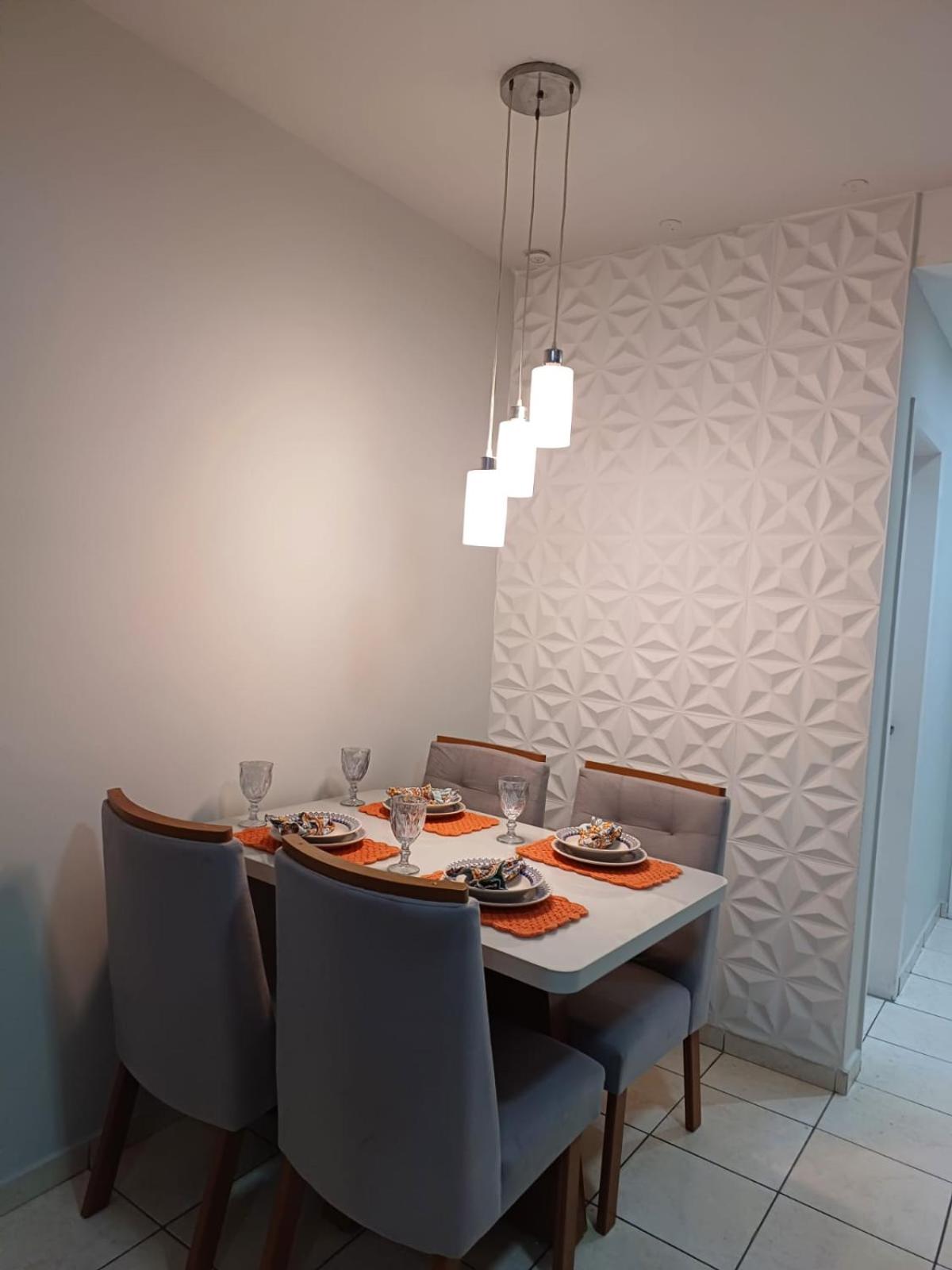Apartamento com AR Condicionado splint, condomínio com piscina 2 Qts, próximo à praias e ao pavilhão de Carapina com portaria 24h