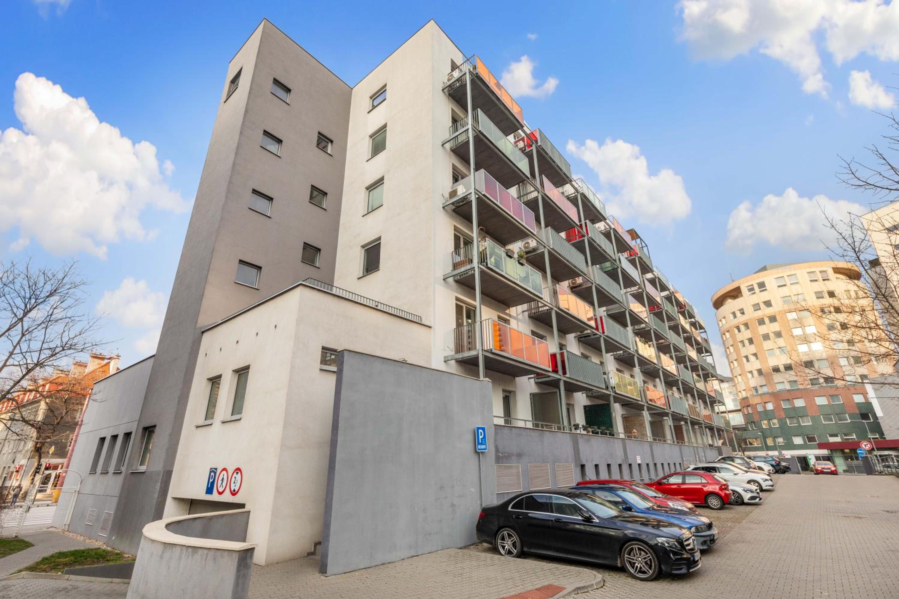 LAM Safari - BALCONY - AC - FREE PARKING