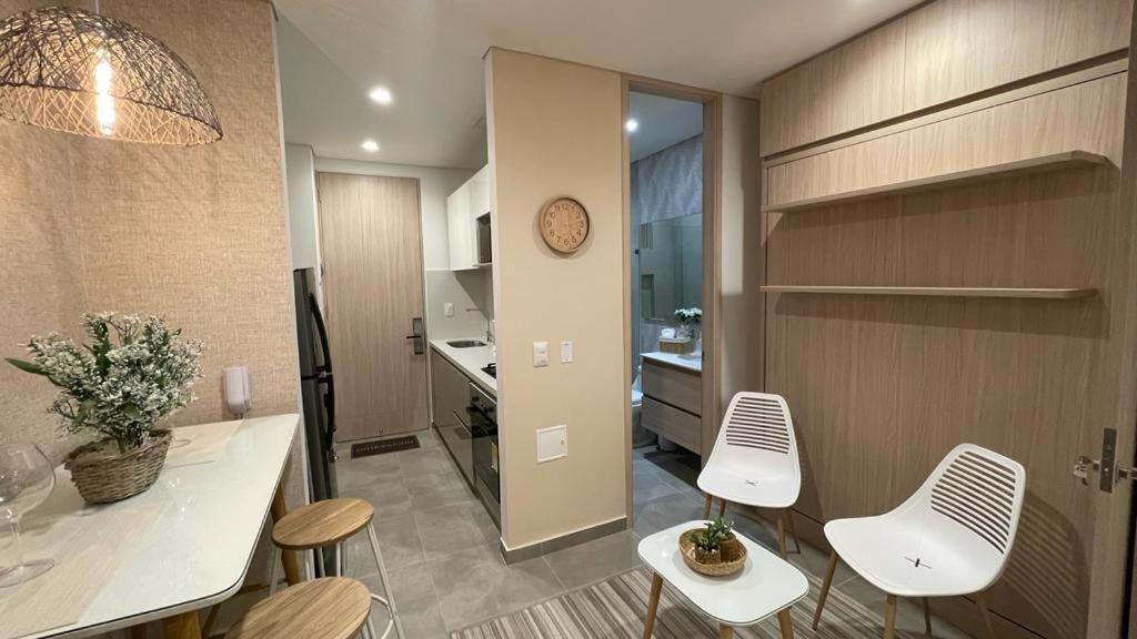 Aparta estudio tipo suit , nuevo , dotado en Playa Salguero