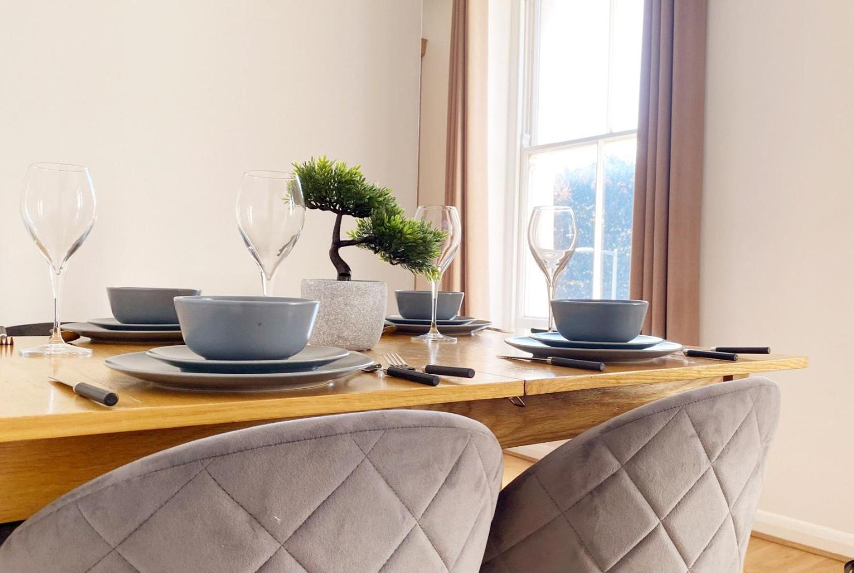 UK CHAPS Retreat: 2 Bedroom - 2Bathroom Apartment