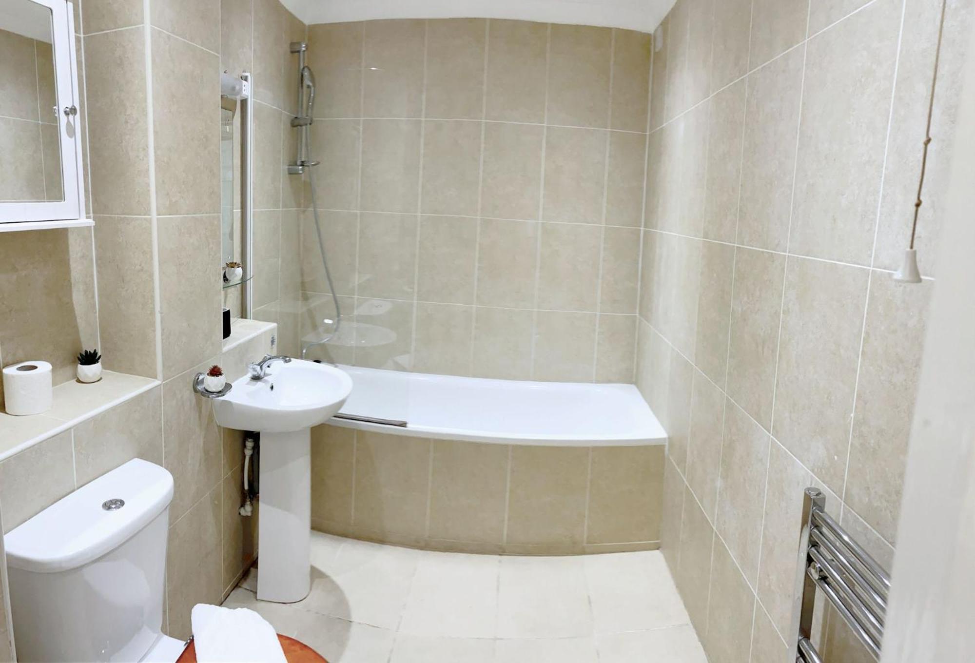UK CHAPS Retreat: 2 Bedroom - 2Bathroom Apartment