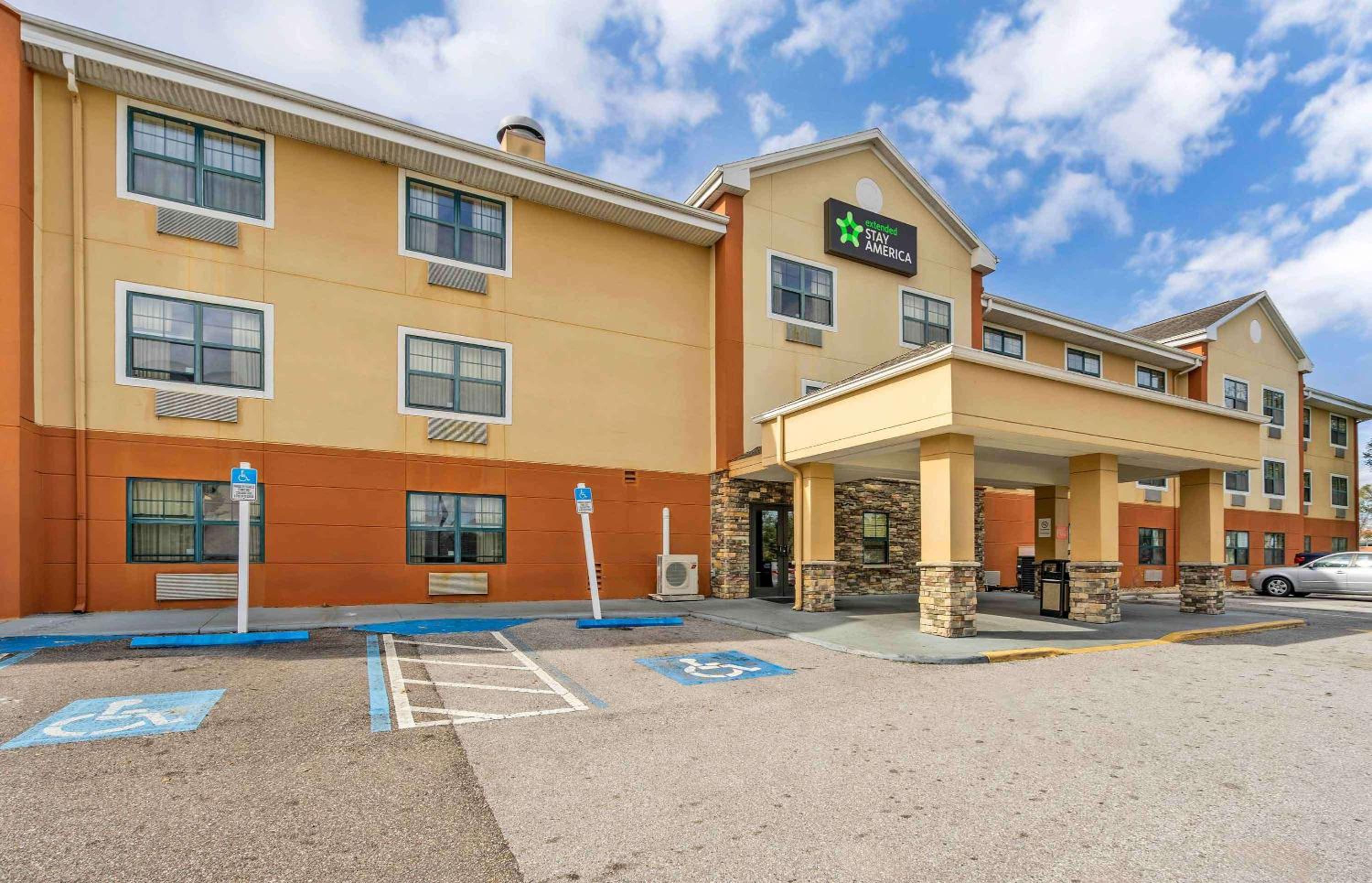 Tampa Bay Area Vacations - Extended Stay America Select Suites - Tampa - North - USF - Attractions - Property Image 1