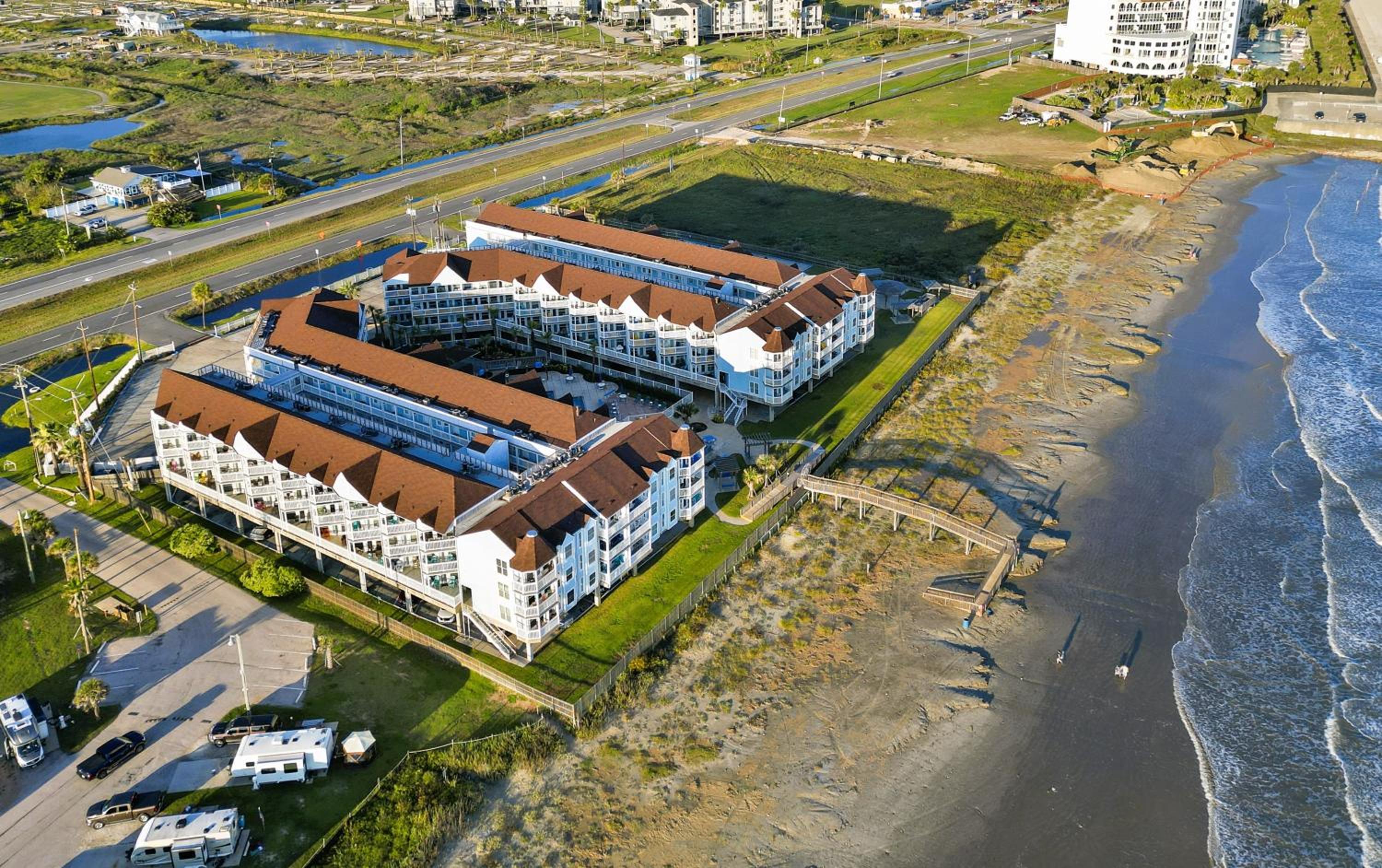 Oceanfront Bliss *Brand New Listing* view 4