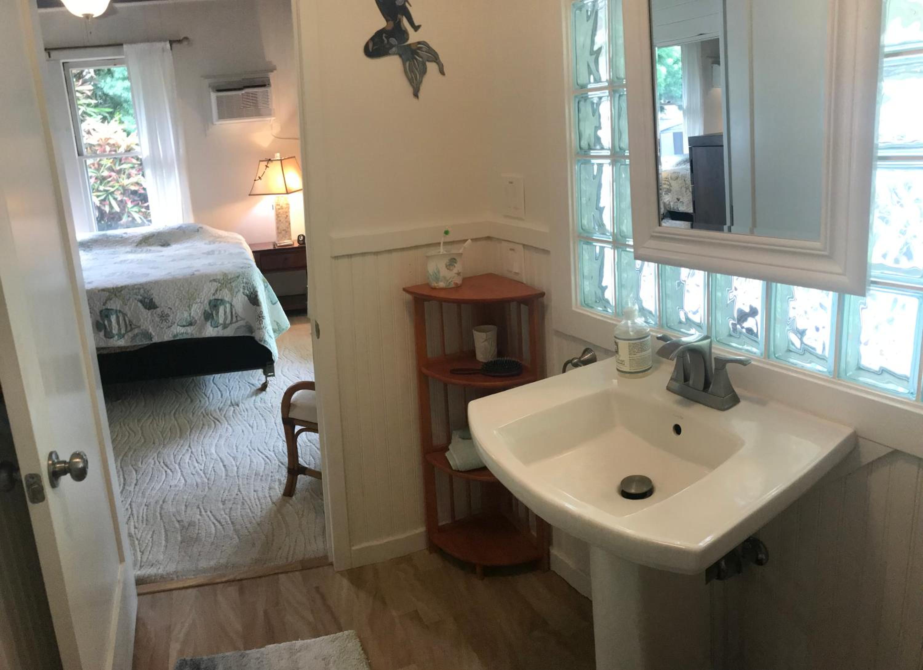 Eco-friendly Sanctuary on Kealakekua Bay. Charming Hawaiian Style with Air Con