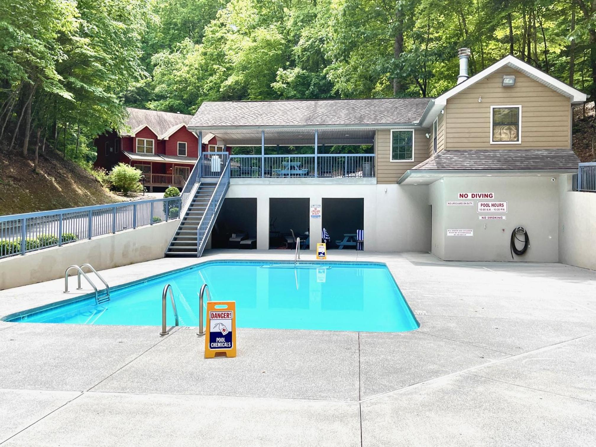 Bear-E-Nice - in Pigeon Forge, Resort Pool, Free Attraction Tickets view 4