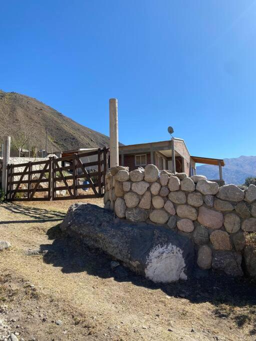 Casa en la montaña con gran vista al valle y lago