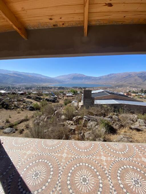 Casa en la montaña con gran vista al valle y lago