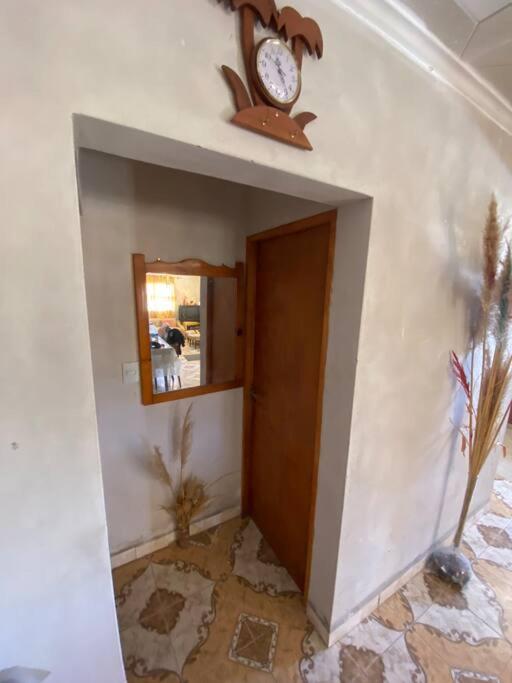 Casa en la montaña con gran vista al valle y lago