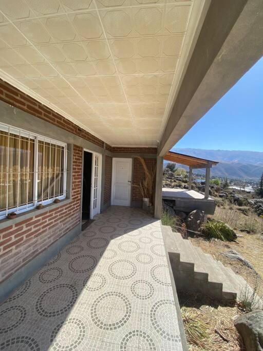 Casa en la montaña con gran vista al valle y lago