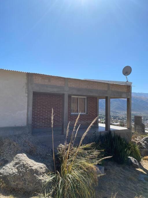 Casa en la montaña con gran vista al valle y lago