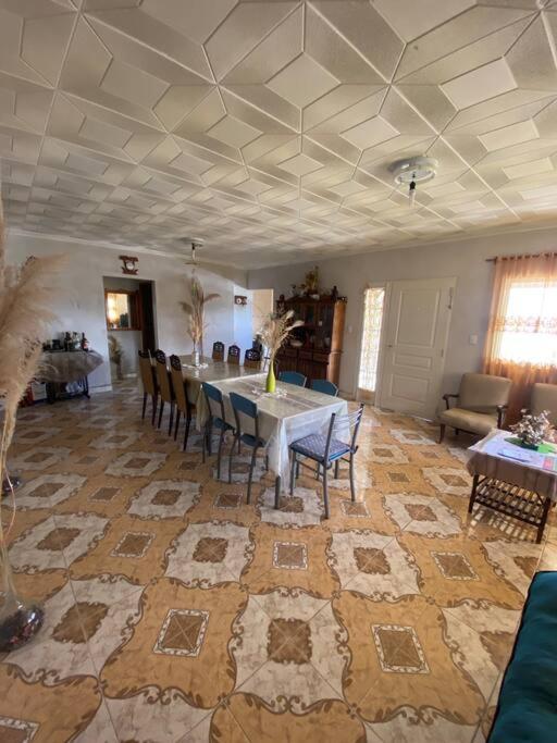 Casa en la montaña con gran vista al valle y lago
