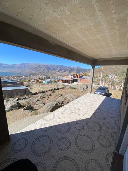Casa en la montaña con gran vista al valle y lago